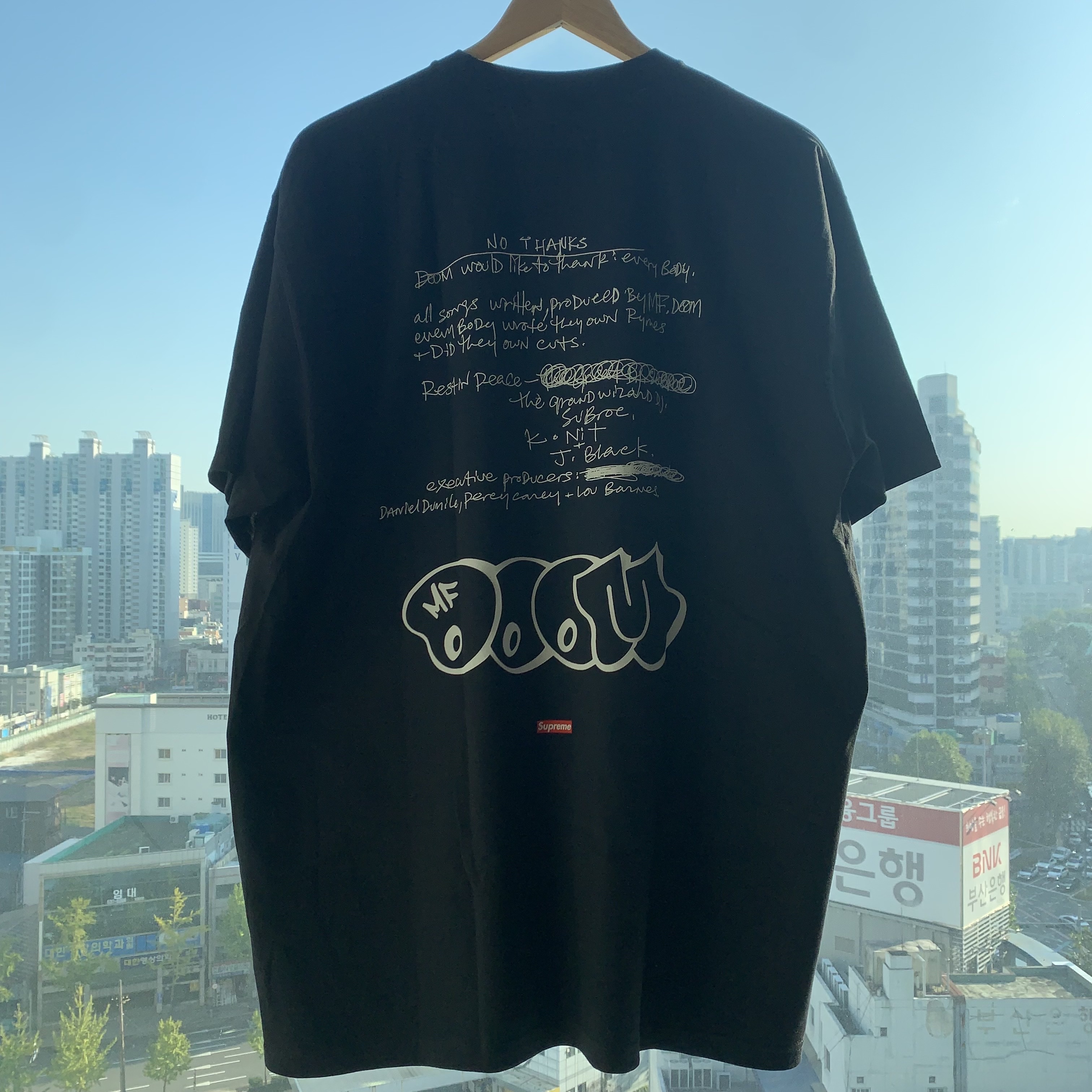 Supreme x MF Doom T-Shirt Black - 23FW 착용 스타일 - 2