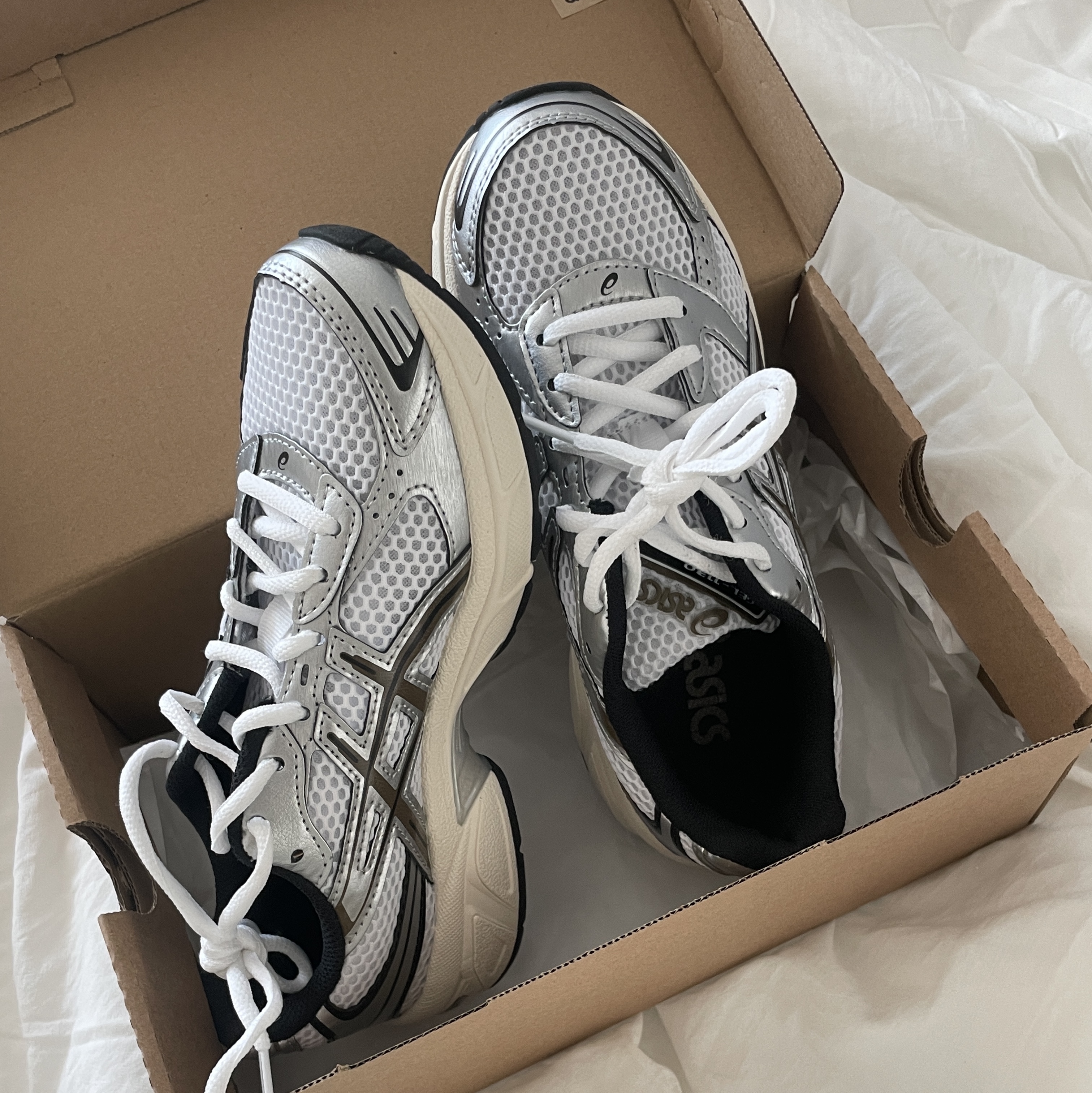 Asics Gel-1130 White Clay Canyon 착용 스타일