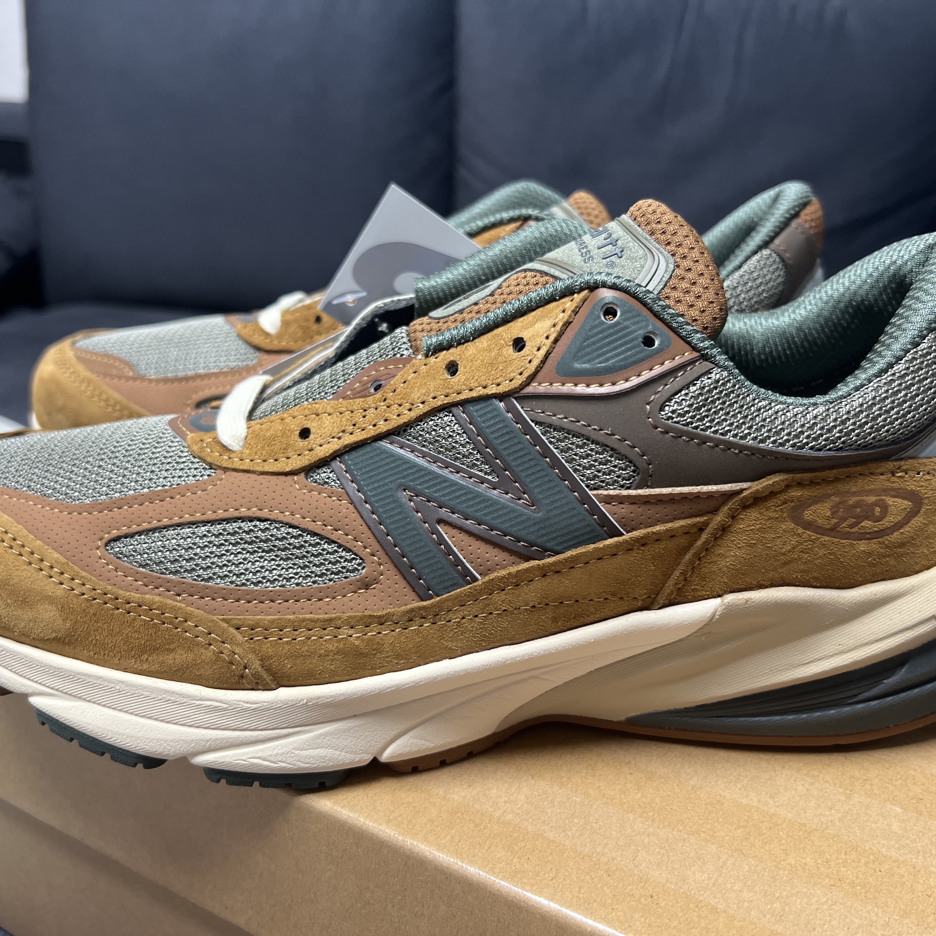 New Balance x Carhartt WIP 990v6 Made in USA Hamilton Brown Military Green 착용 스타일 - 1