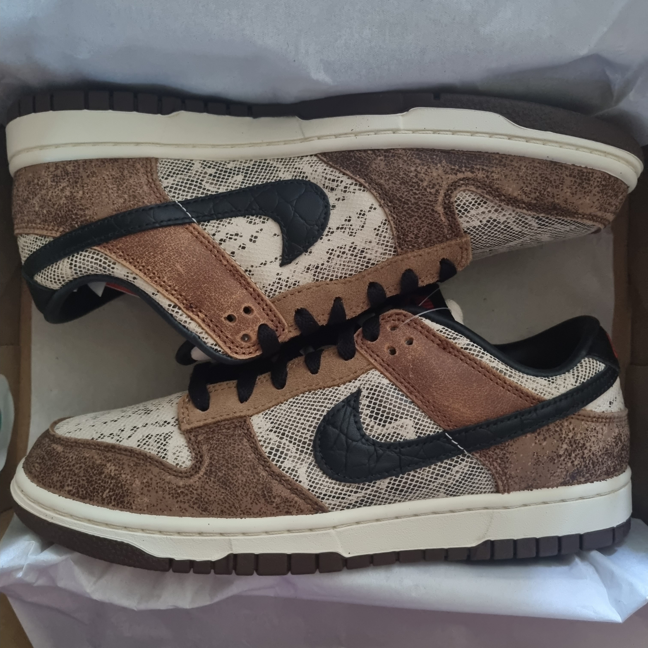 Nike Dunk Low PRM Head to Head 착용 스타일