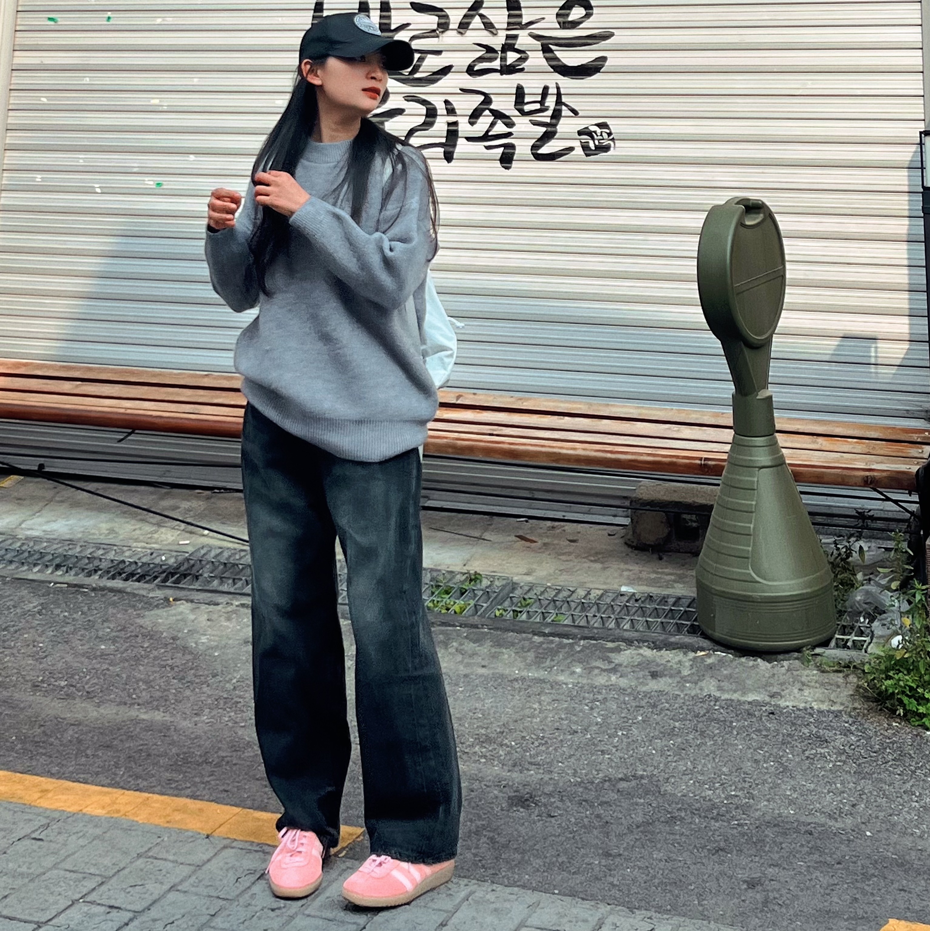 Adidas Bermuda Glow Pink 착용 스타일