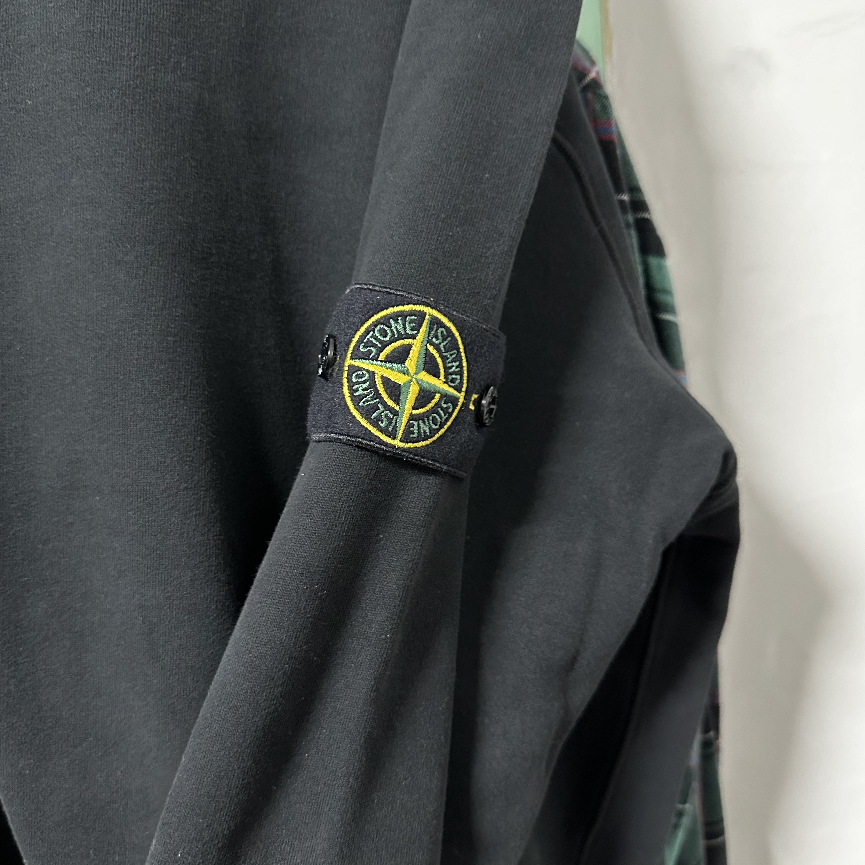 Stone Island 63020 Crewneck Sweatshirt Black - 22FW 착용 스타일