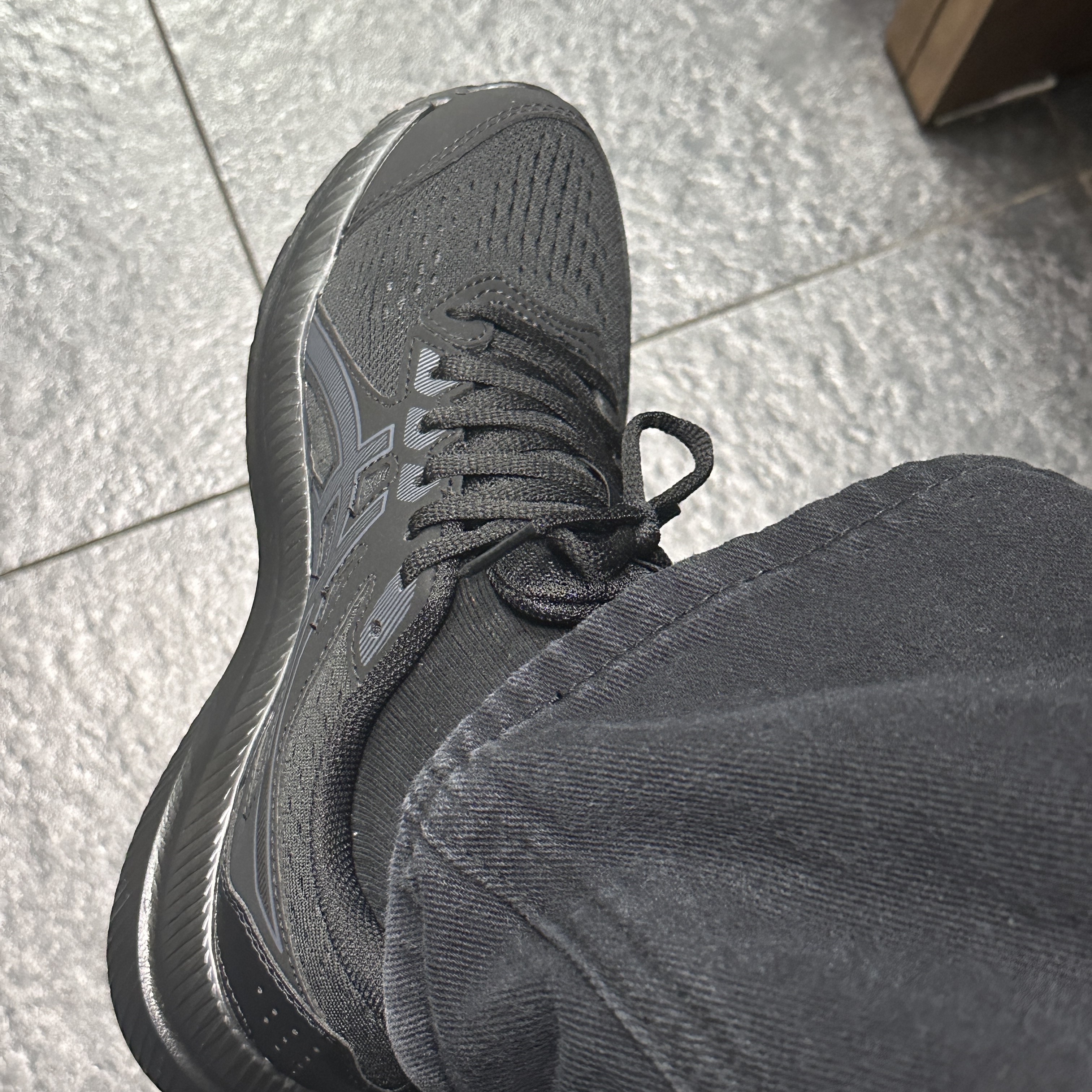 (W) Asics Gel-Contend 8 Black Carrier Grey 착용 스타일