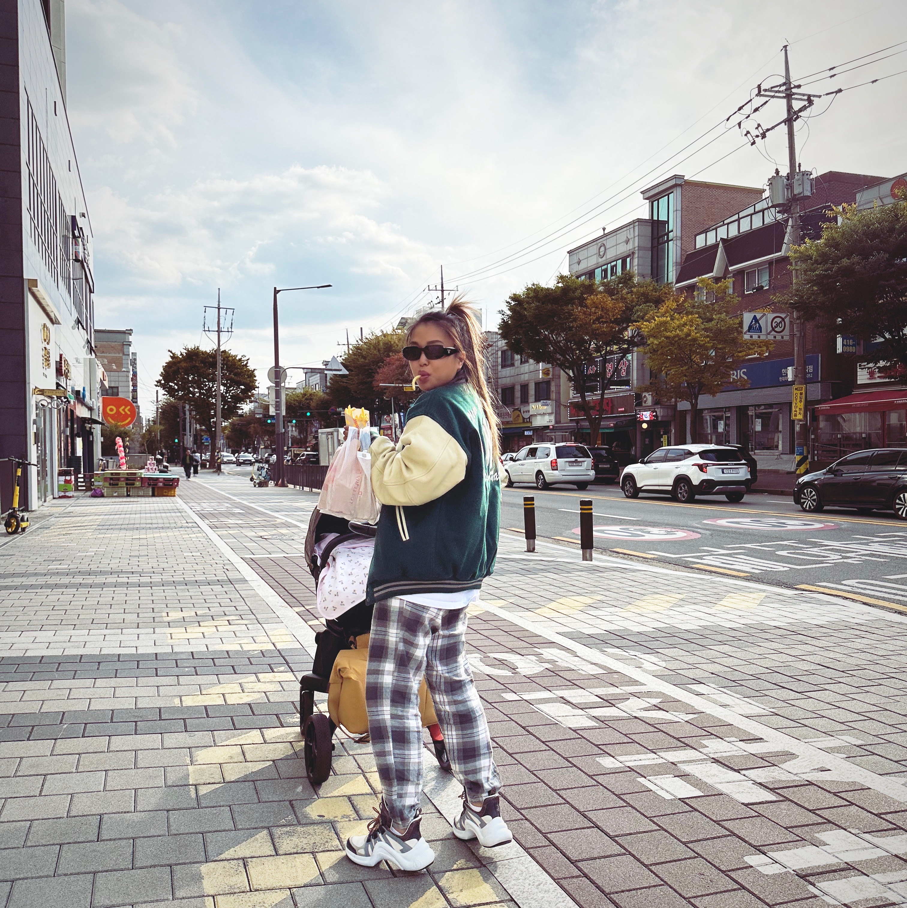 Thisisneverthat x New Era x MLB New York Yankees Varsity Jacket Dark Green 착용 스타일