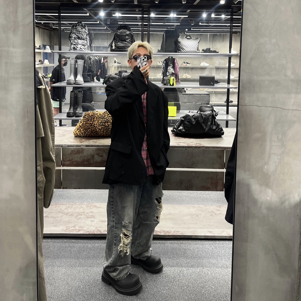 Our Legacy Borrowed BD Shirt Cerise Memory Check, Balenciaga Steroid Derby Black 착용 스타일 - 2