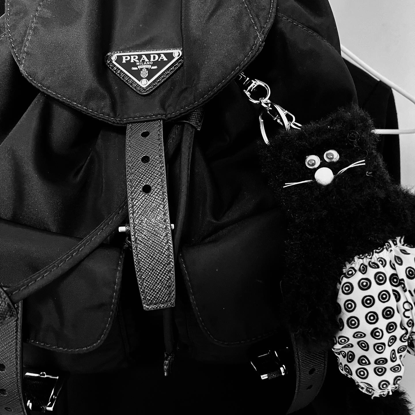 Monamhee x 10 Corso Como Bianco Keyring Black 착용 스타일 - 1