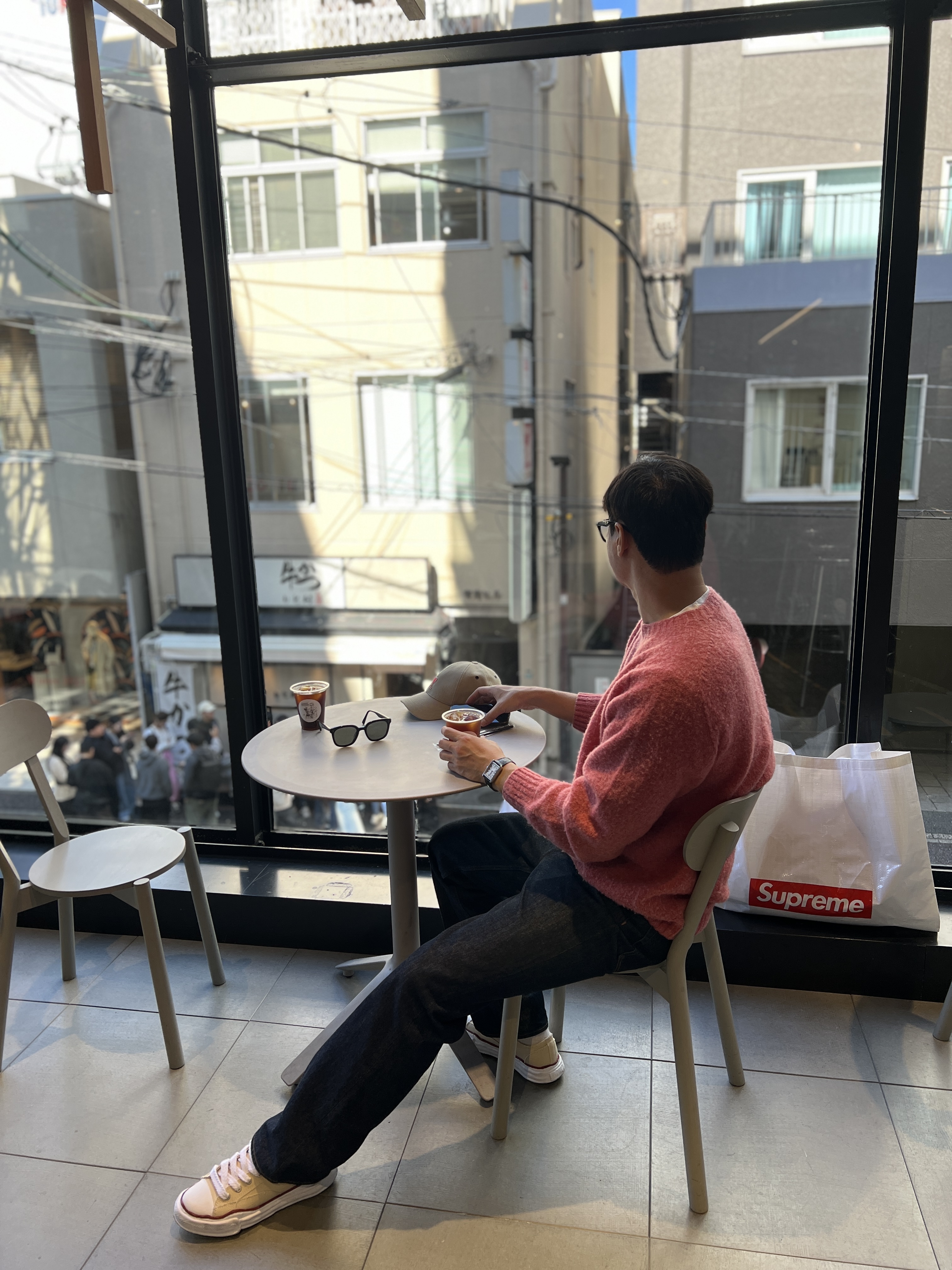 Auralee Hard Twist Denim 5P Pants Indigo, Maison Mihara Yasuhiro Peterson OG Sole Canvas Low-top Sneakers Natural 착용 스타일 - 1