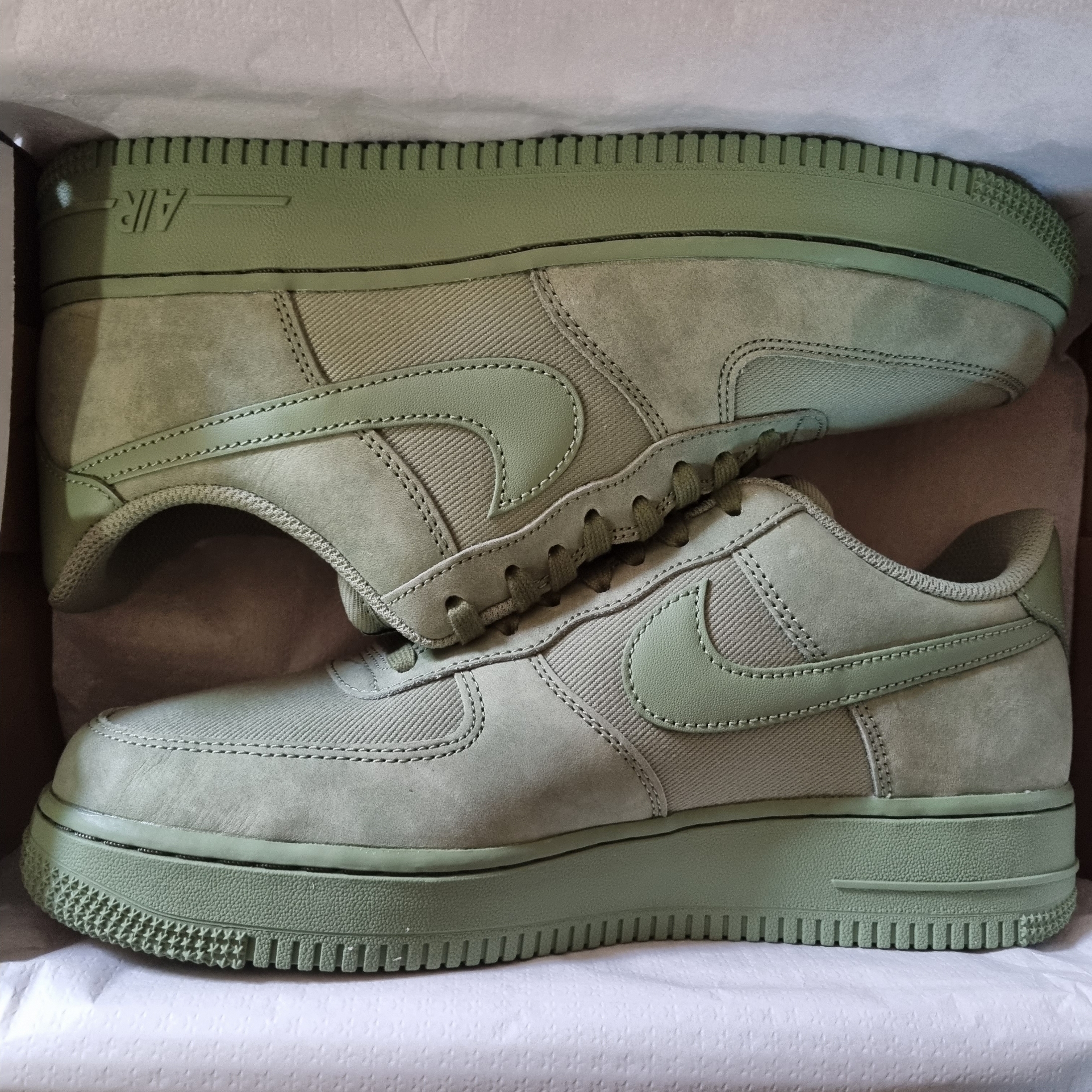 Nike Air Force 1 '07 LX Oil Green 착용 스타일
