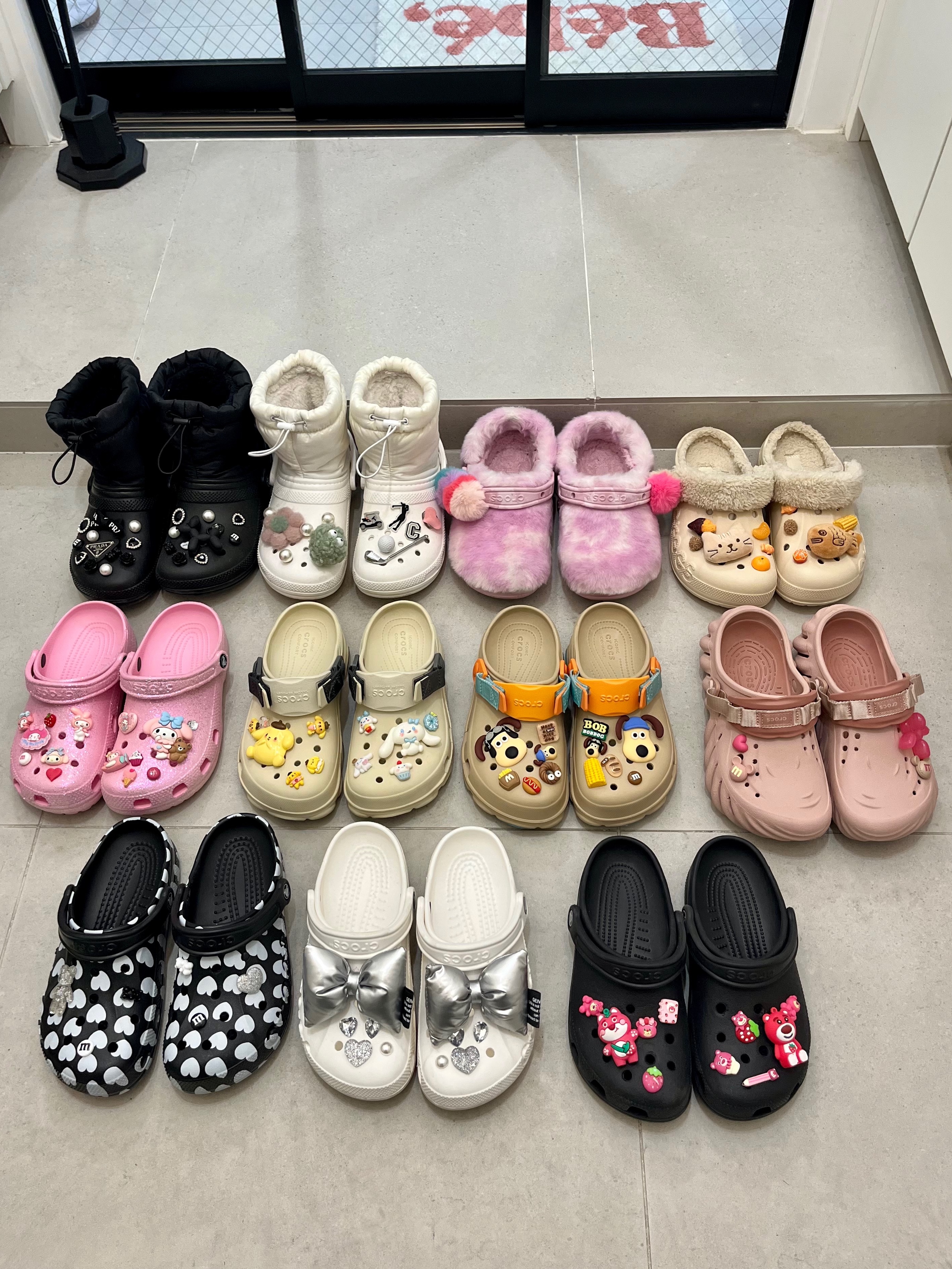 Crocs Classic Lined Neo Puff Boot White, Crocs Classic Lined Neo Puff Boot Black 착용 스타일