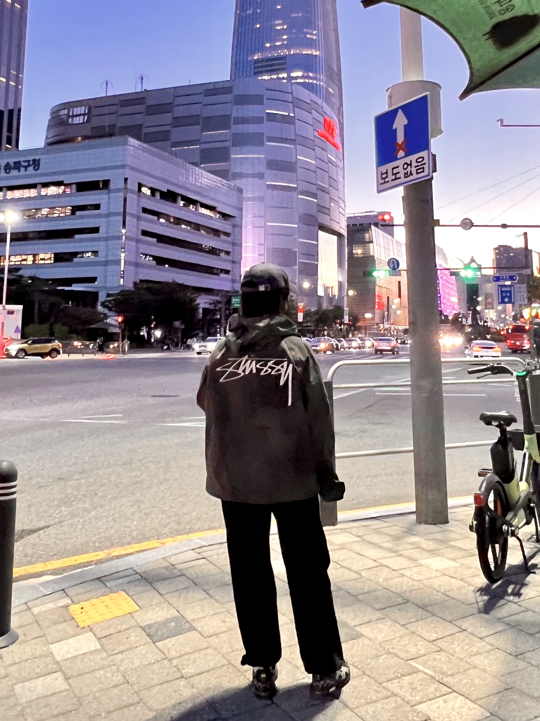 Stussy Wave Dye Beach Shell Jacket Black, Stussy Wave Dye Beach Shell Jacket Grey 착용 스타일 - 2