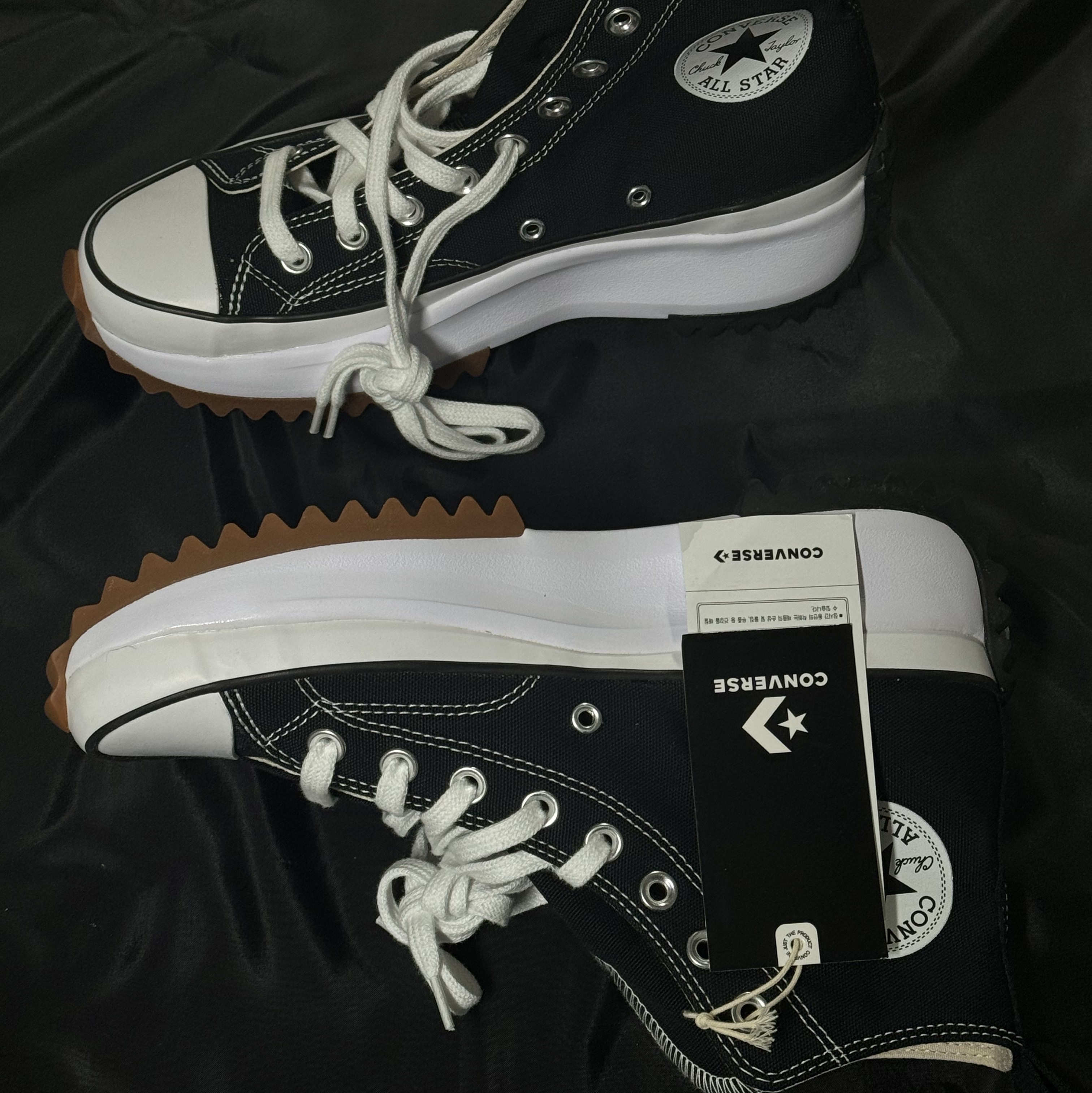 Converse Run Star Hike Hi Black White Gum 착용 스타일
