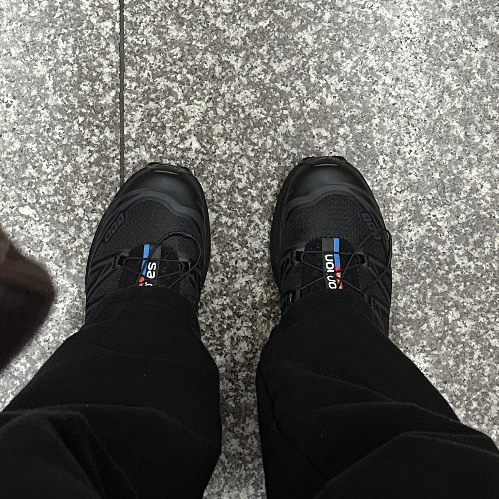 Salomon XT-6 ADV Black 착용 스타일