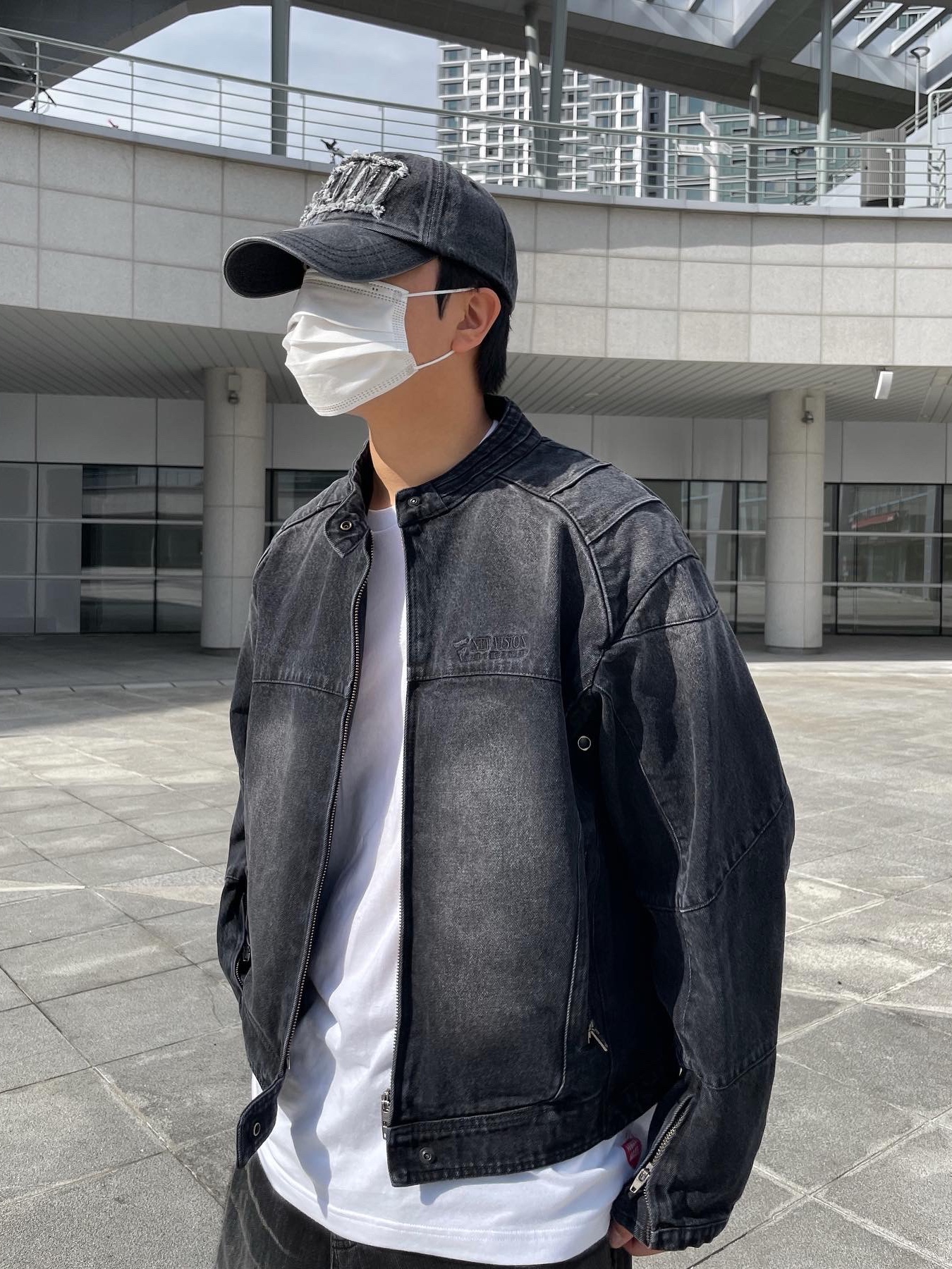 ETCE Denim Racer Jacket Black, New Balance x JJJJound 990v3 Brown Black 착용 스타일 - 1