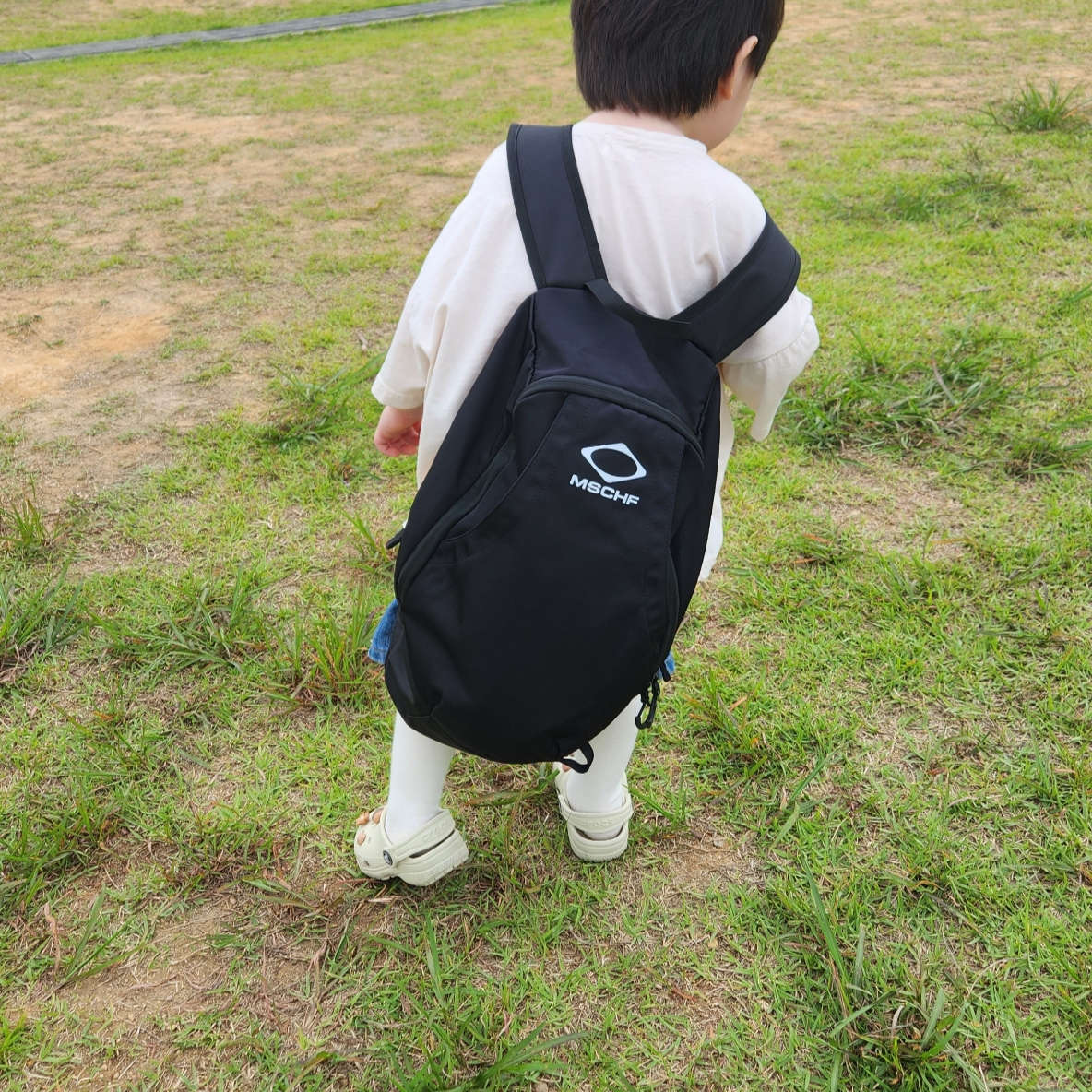 Mischief Rhombus Backpack Black 착용 스타일