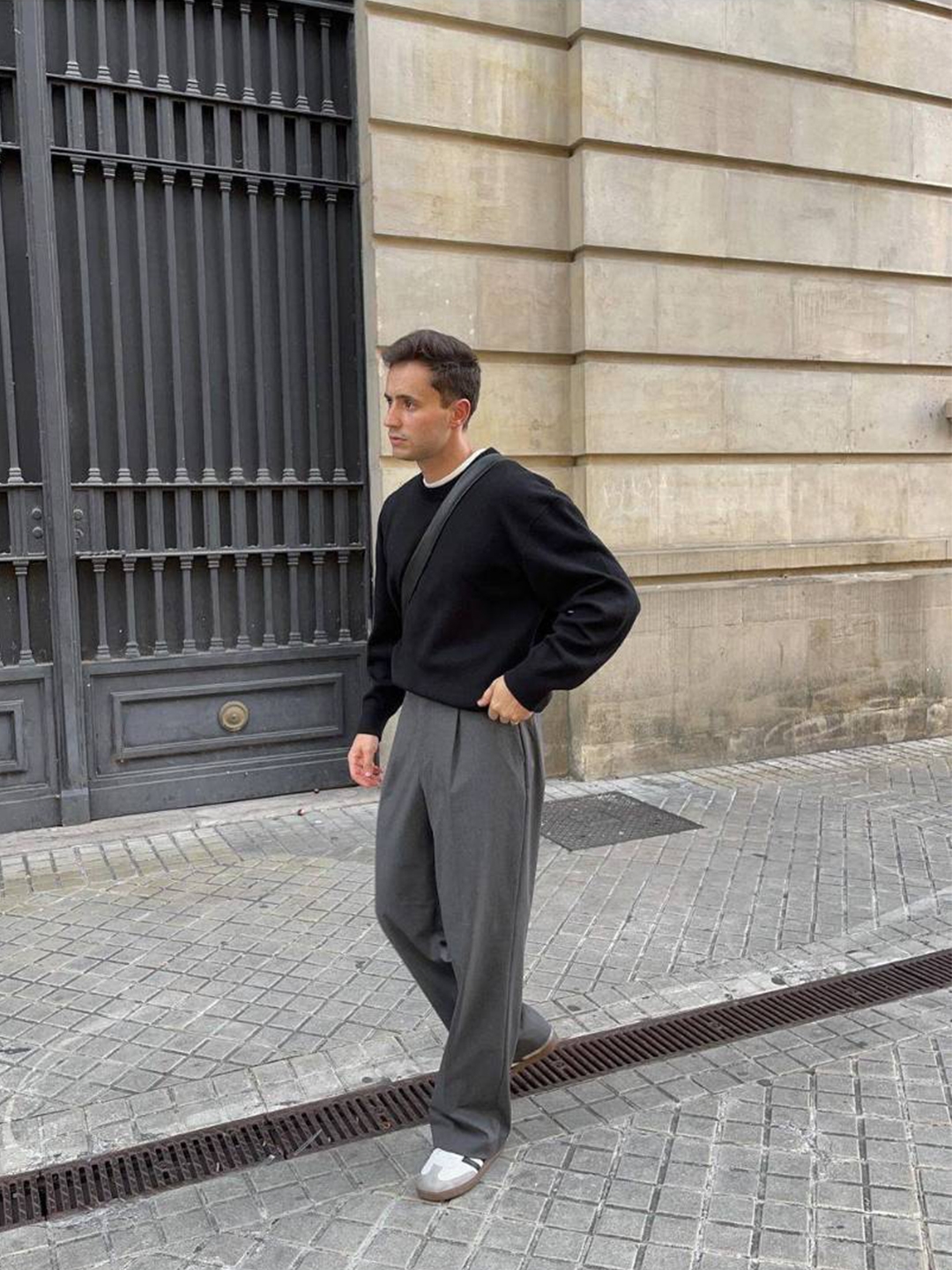 Stussy Striped Volume Pleated Trousers Grey, Thom Browne Super 120S Twill Classic Backstrap Trouser Medium Grey 착용 스타일 - 6