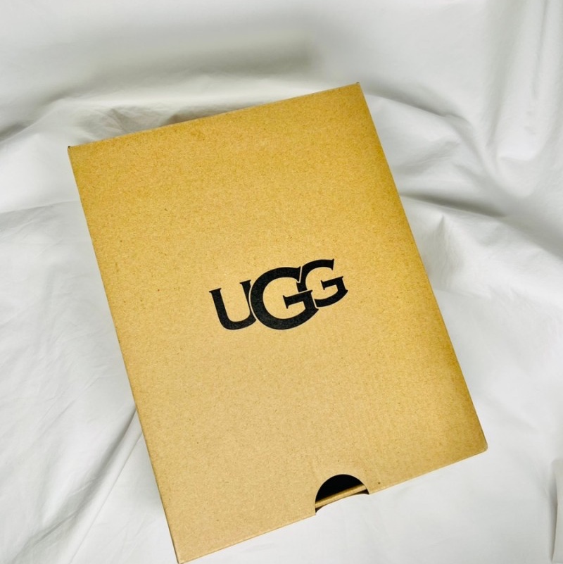 (W) UGG Classic Mini Logo Zip Boots Chestnut 착용 스타일 - 4