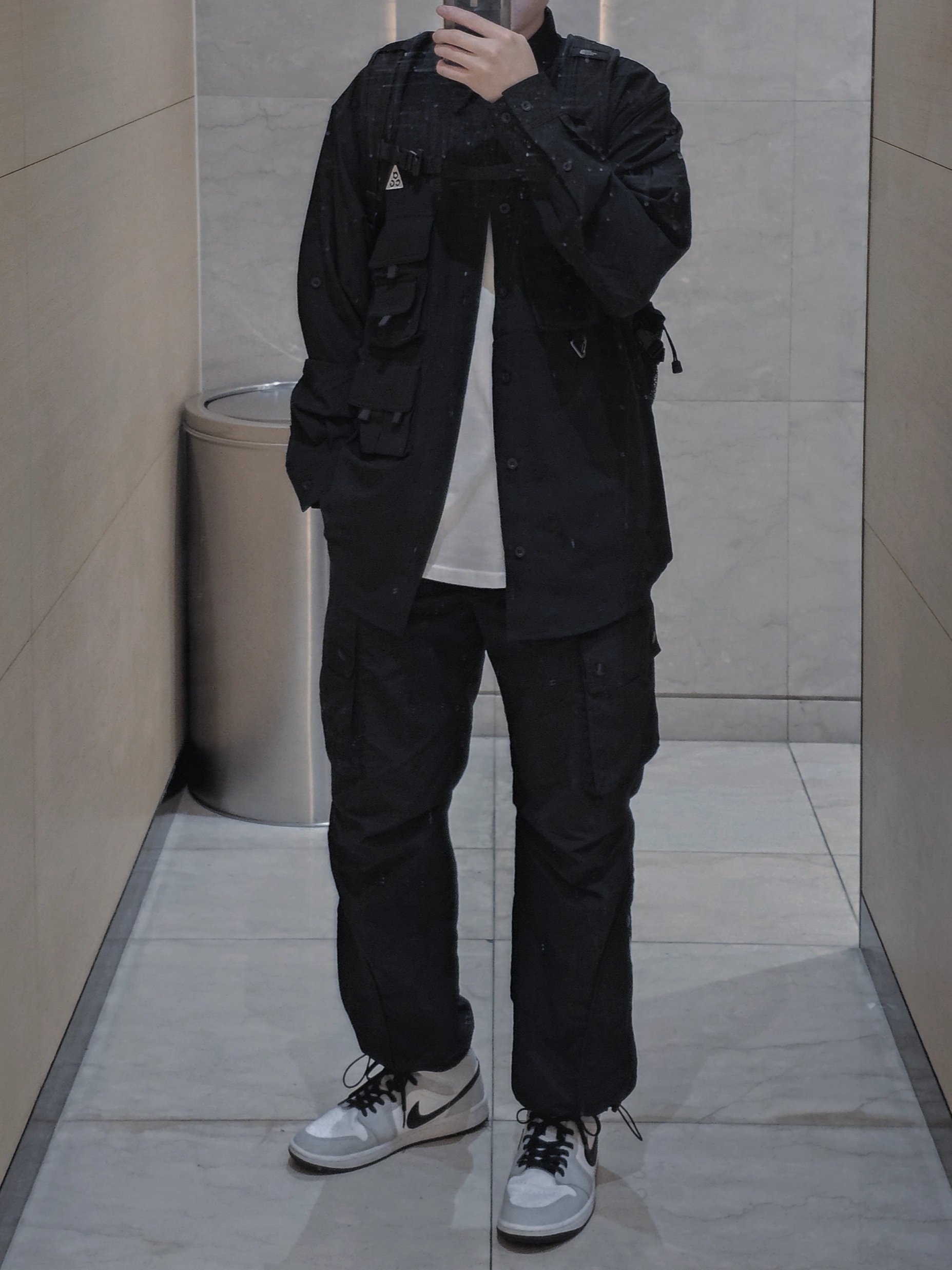 Nike ACG Dri-Fit UV Devastation Trail Shirt Black Summit White - Asia, (W) Jordan 1 Mid Grey Fog 착용 스타일