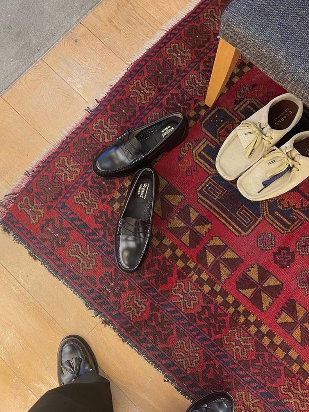 Dr. Martens x Supreme Penton Tassel Loafer Black, Clarks Wallabee Maple Suede 착용 스타일 - 6