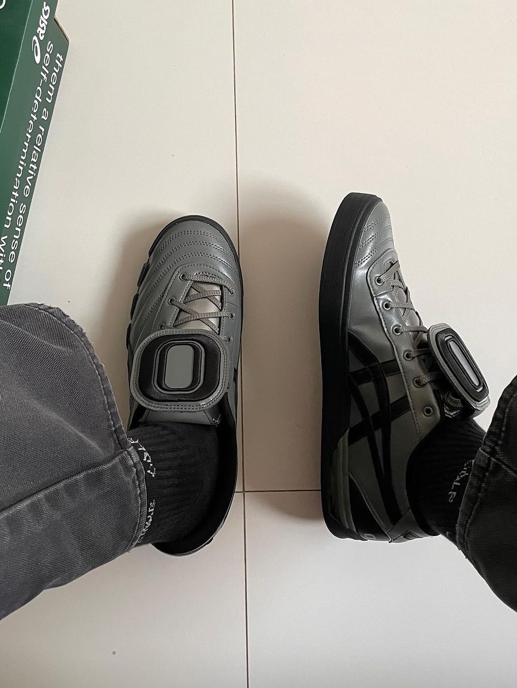 Asics x Otto 958 Gel-Flexkee 958 Hunter Green Black, Asics x Otto 958 Gel-Flexkee 958 Gunmetal Black 착용 스타일 - 3