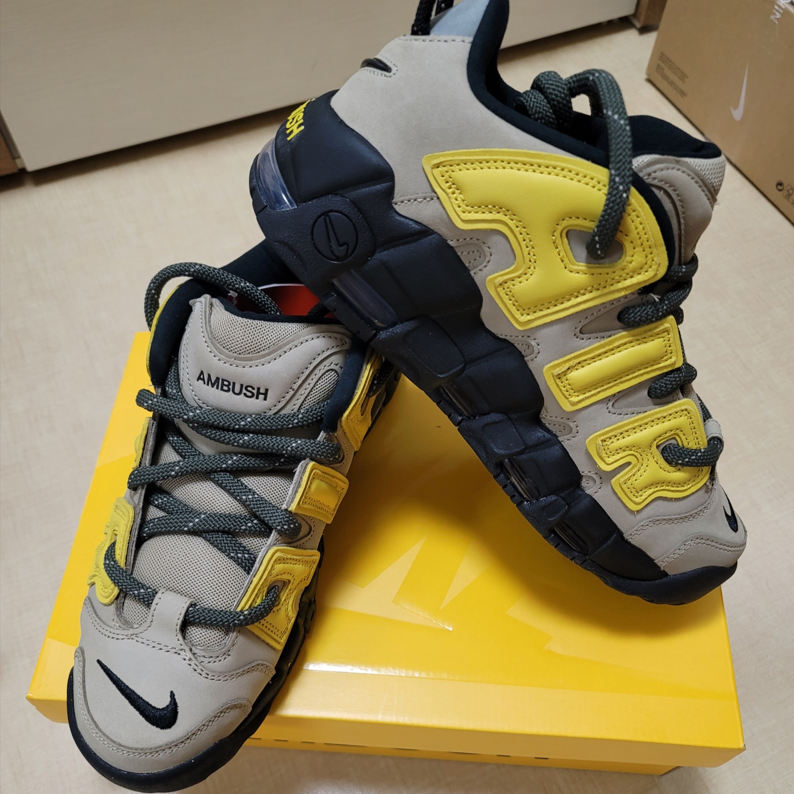 Nike x Ambush Air More Uptempo Low Vivid Sulfur and Limestone 착용 스타일