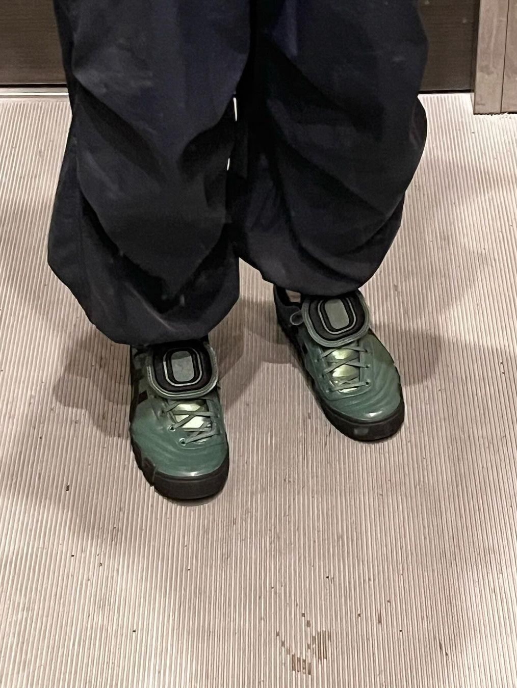 Asics x Otto 958 Gel-Flexkee 958 Hunter Green Black, Asics x Otto 958 Gel-Flexkee 958 Gunmetal Black 착용 스타일 - 8