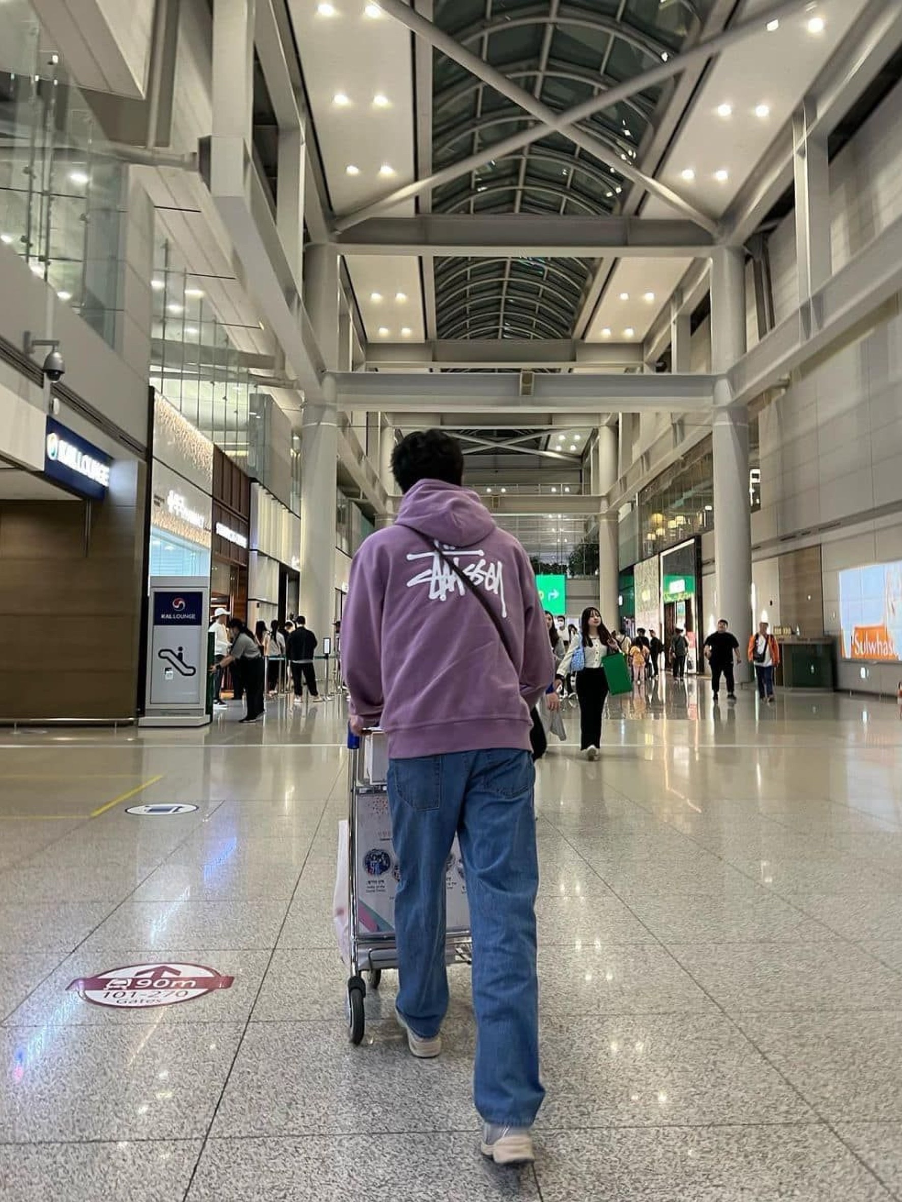 Supreme Box Logo Crewneck Heather Grey - 22FW, Acne Studios Fonbar Face Crewneck Sweatshirt Black 착용 스타일 - 3