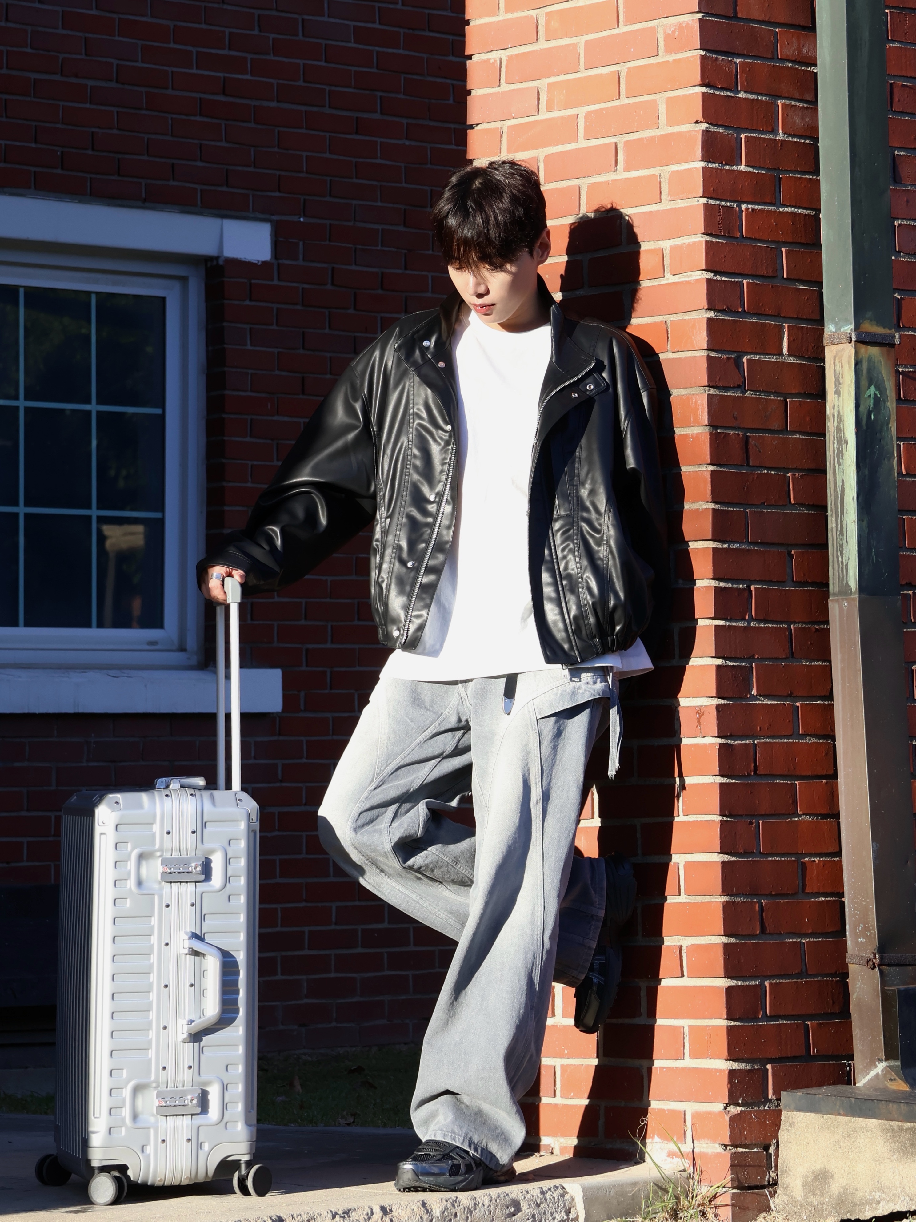 Nike V2K Run Black Anthracite 착용 스타일 - 1