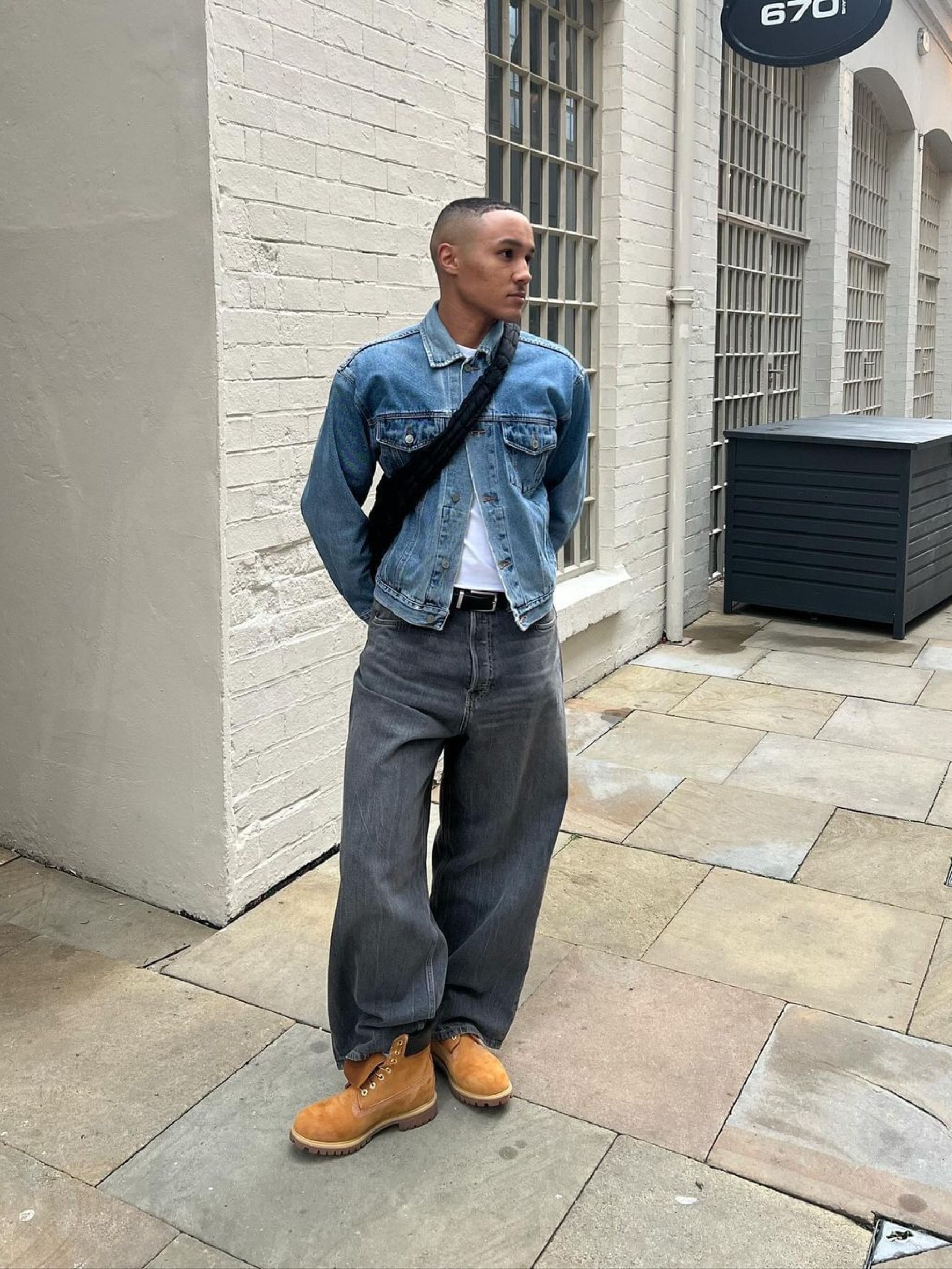 Typing Mistake Crack Washed Tuck Wide Denim Pants Indigo - 22FW, Zara x Rhuigi Wide Fit Jeans Black 착용 스타일 - 2