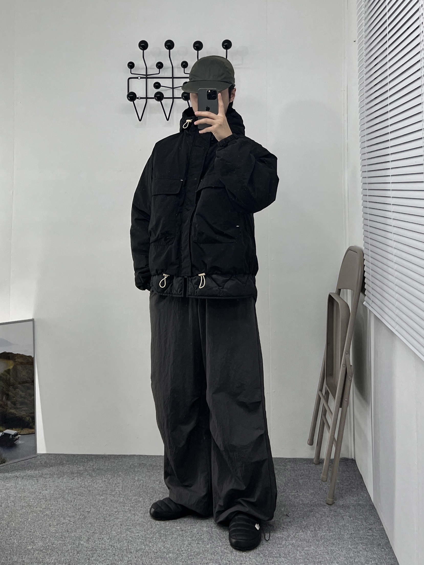 The North Face Thermoball Traction Mule V Black 착용 스타일