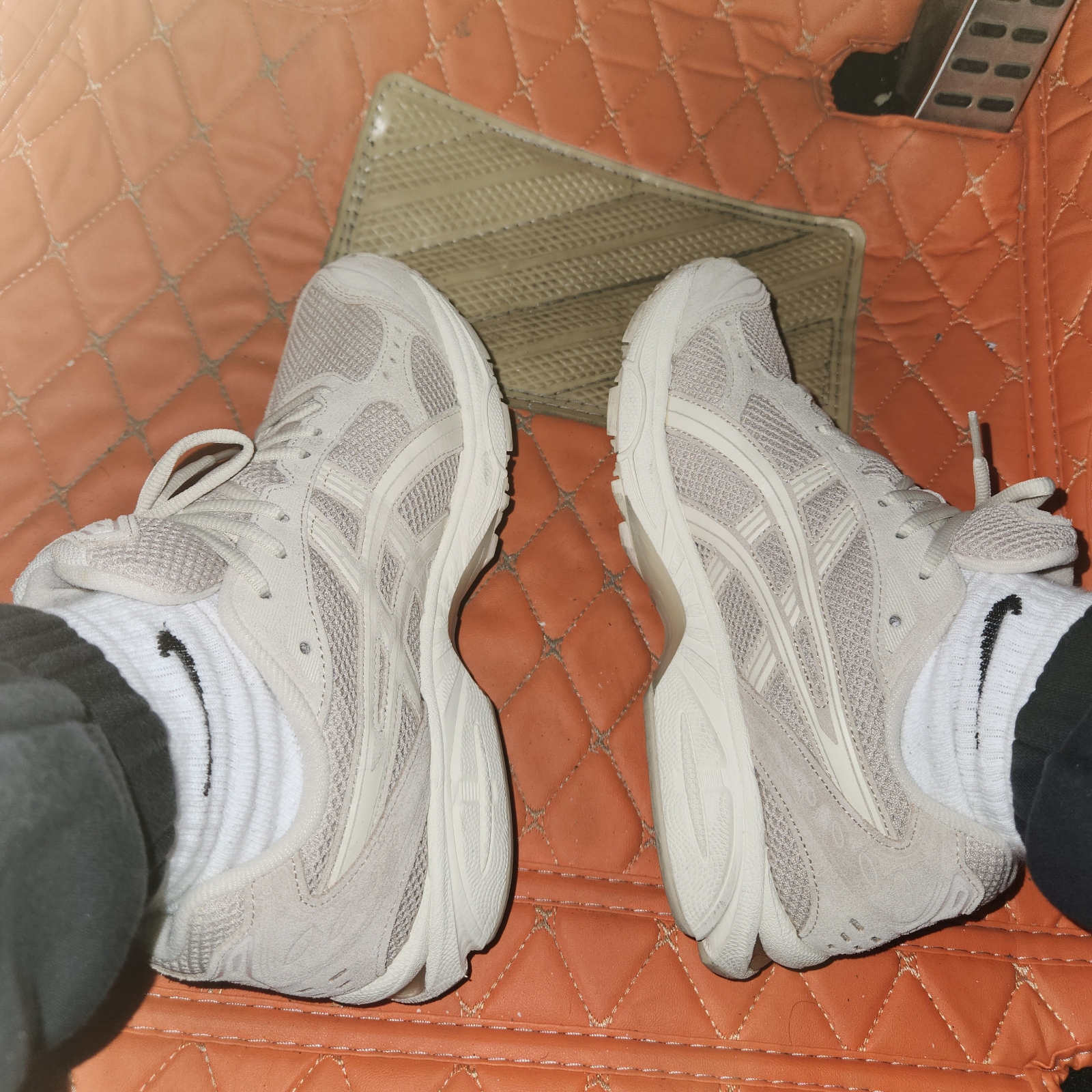 Asics Gel-Kayano 14 Simply Taupe Oatmeal 착용 스타일