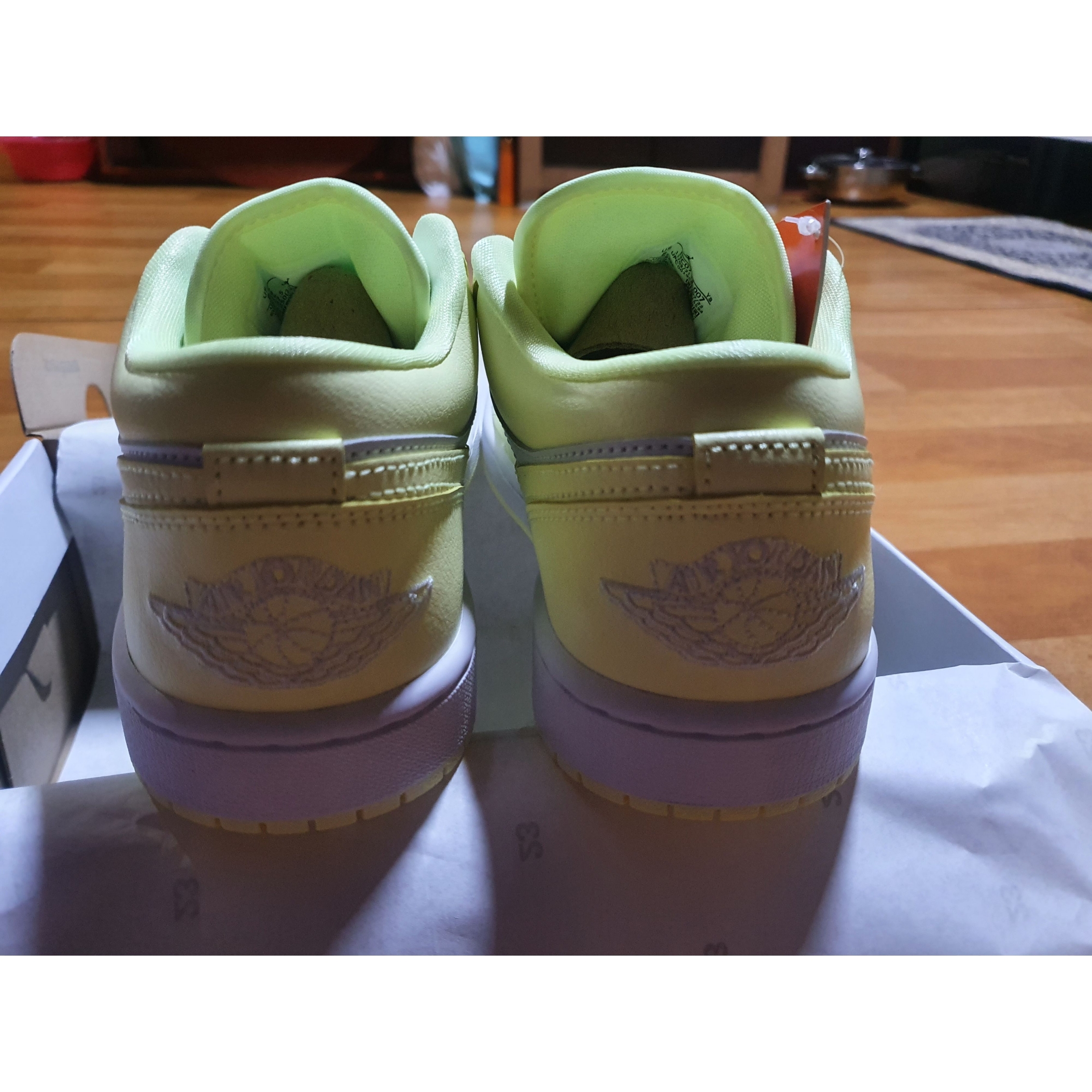 (W) Jordan 1 Low Citron Tint 착용 스타일 - 3