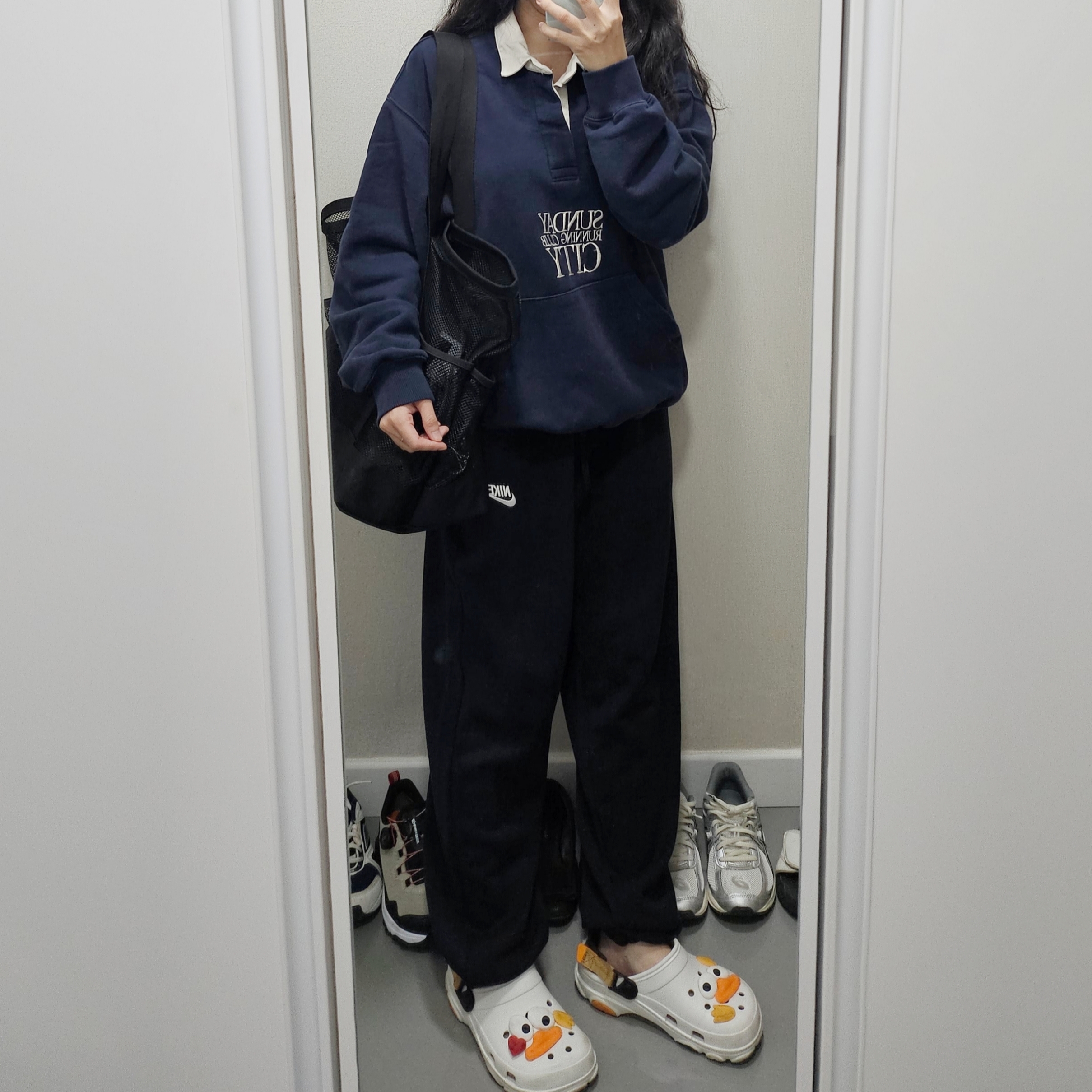 (W) Nike NSW Club Fleece Mid Rise Oversized Sweatpants Black - Asia, Crocs All Terrain Clog White Multi 착용 스타일