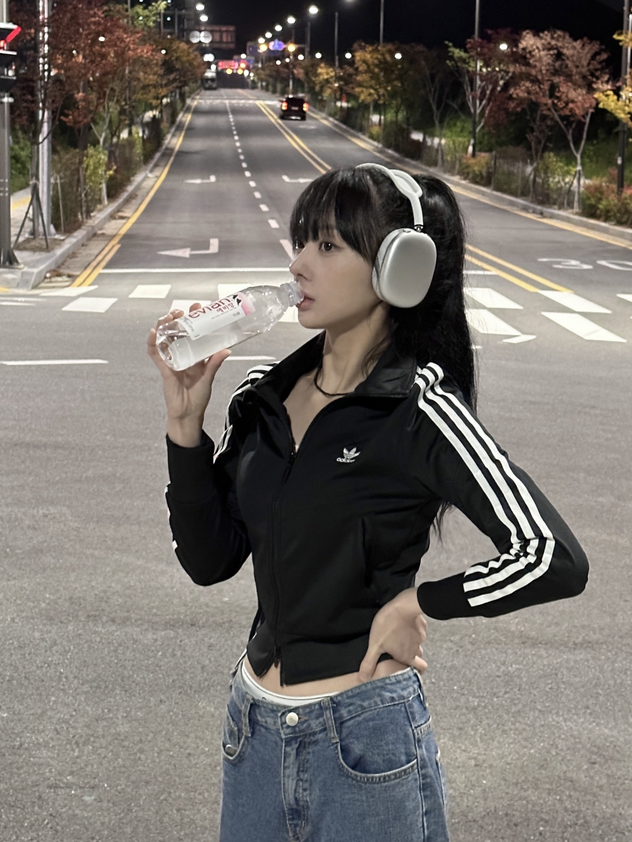 Apple AirPods Max Lightning Silver (Korean Ver.), (W) UGG Classic Ultra Mini Boots Chestnut 착용 스타일 - 1
