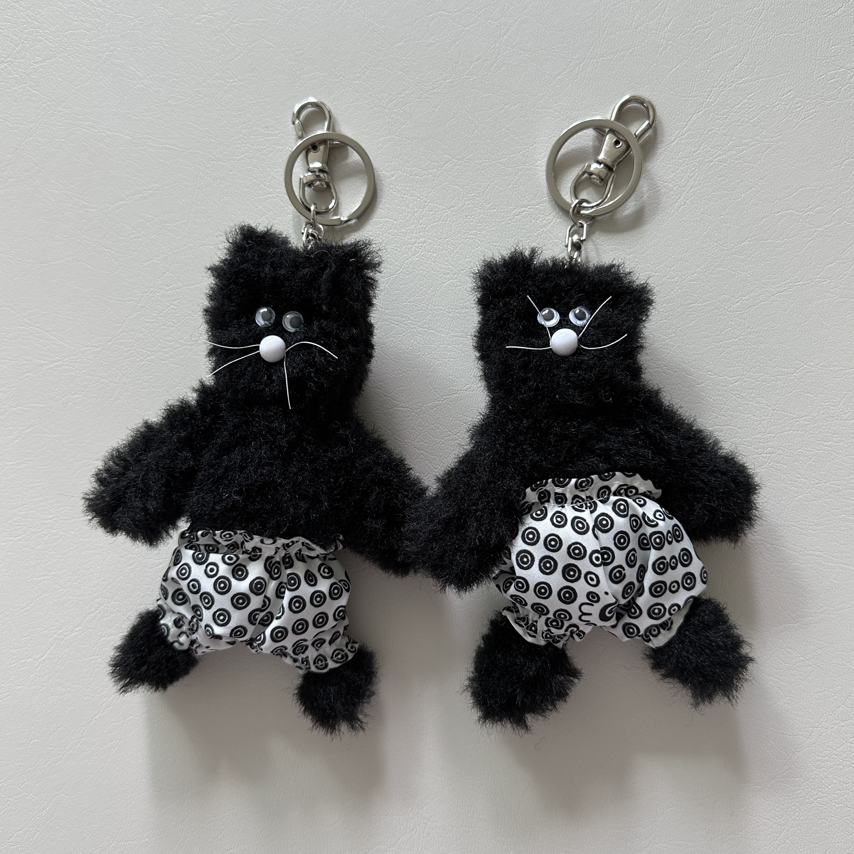 Monamhee x 10 Corso Como Bianco Keyring Black 착용 스타일