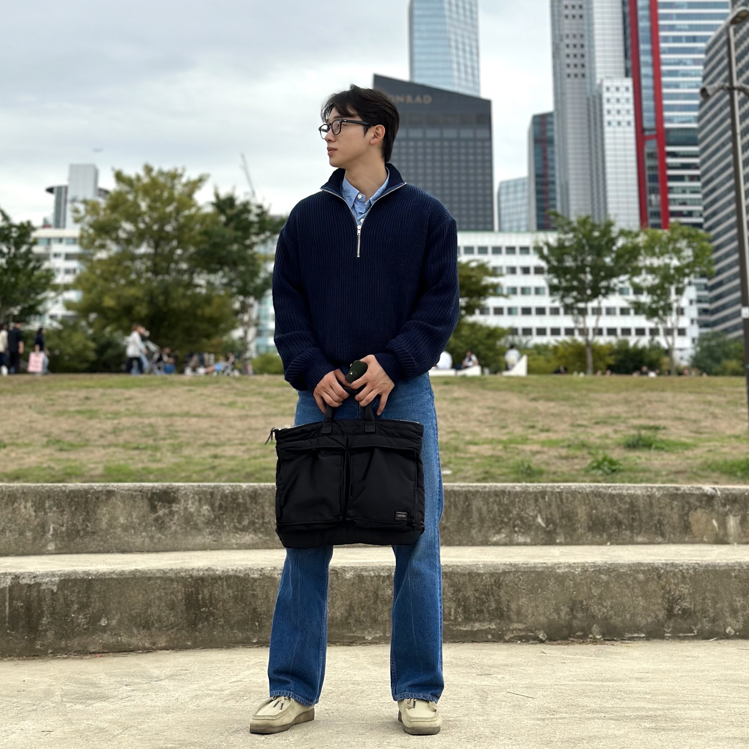Clarks Wallabee Maple Suede 착용 스타일 - 3