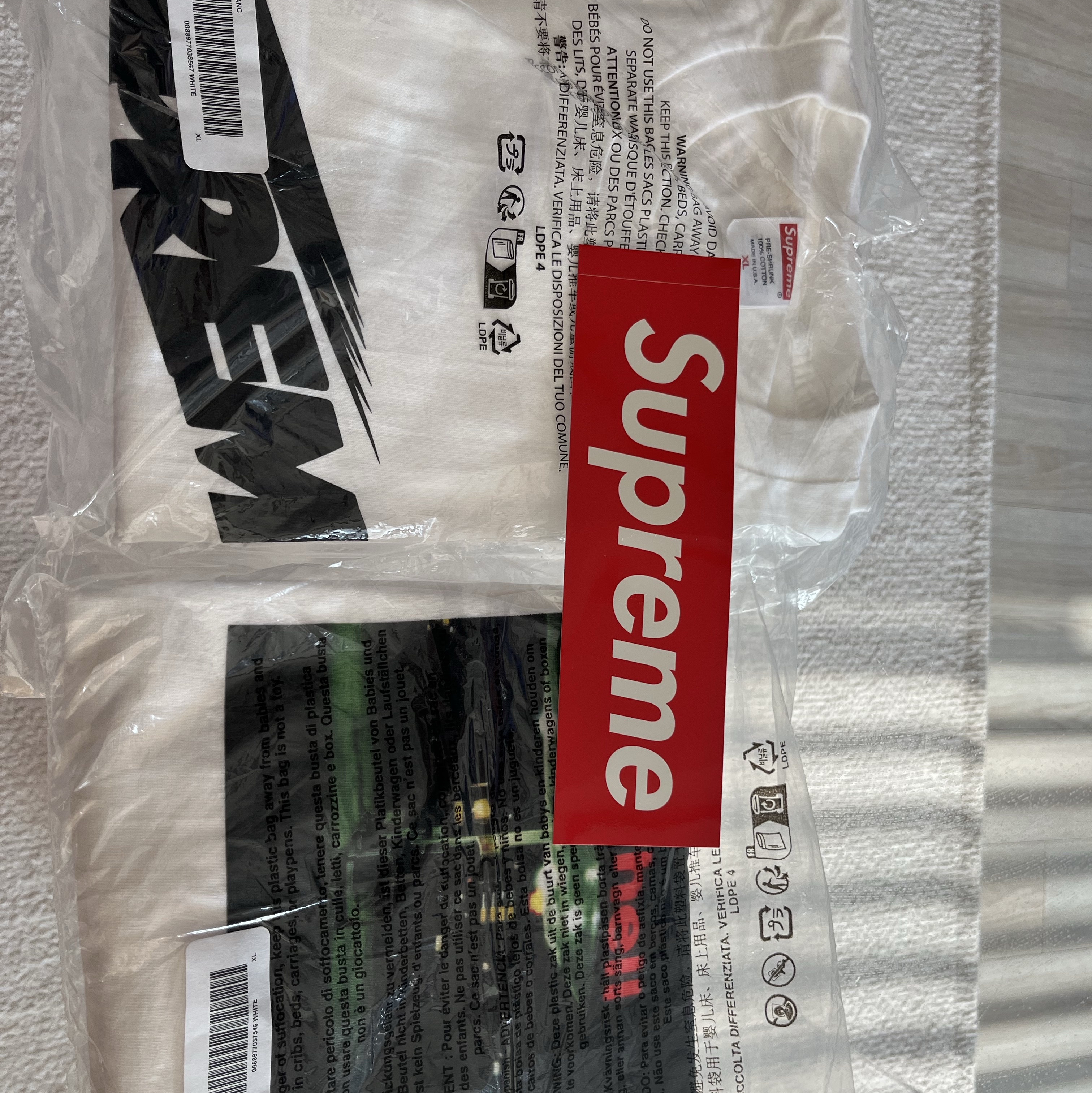 Supreme Mont Blanc T-Shirt White - 23FW, Supreme Hell T-Shirt White - 23FW 착용 스타일