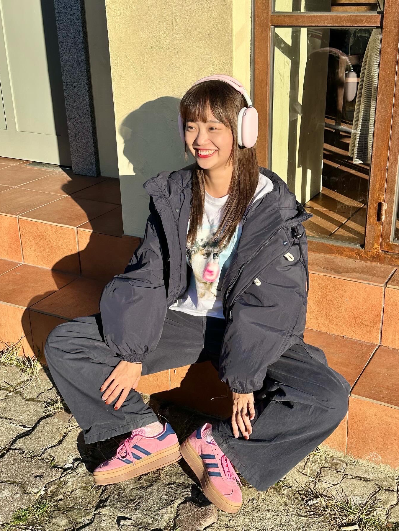 (W) Adidas Gazelle Bold Pink Glow Victory Blue, Apple AirPods Max Lightning Silver (Korean Ver.) 착용 스타일 - 2
