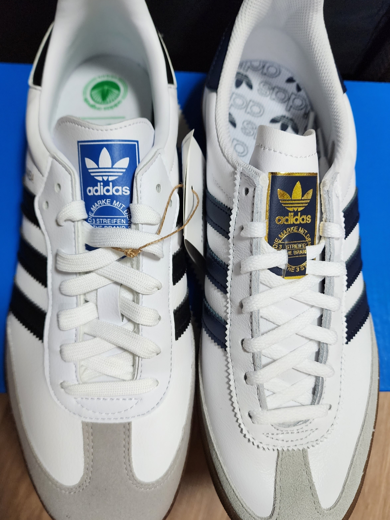 Adidas Jeans Cloud White Collegiate Navy Gum, Adidas Samba Vegan White Black 착용 스타일 - 2