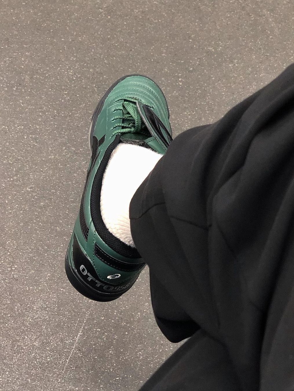 Asics x Otto 958 Gel-Flexkee 958 Hunter Green Black, Asics x Otto 958 Gel-Flexkee 958 Gunmetal Black 착용 스타일 - 6