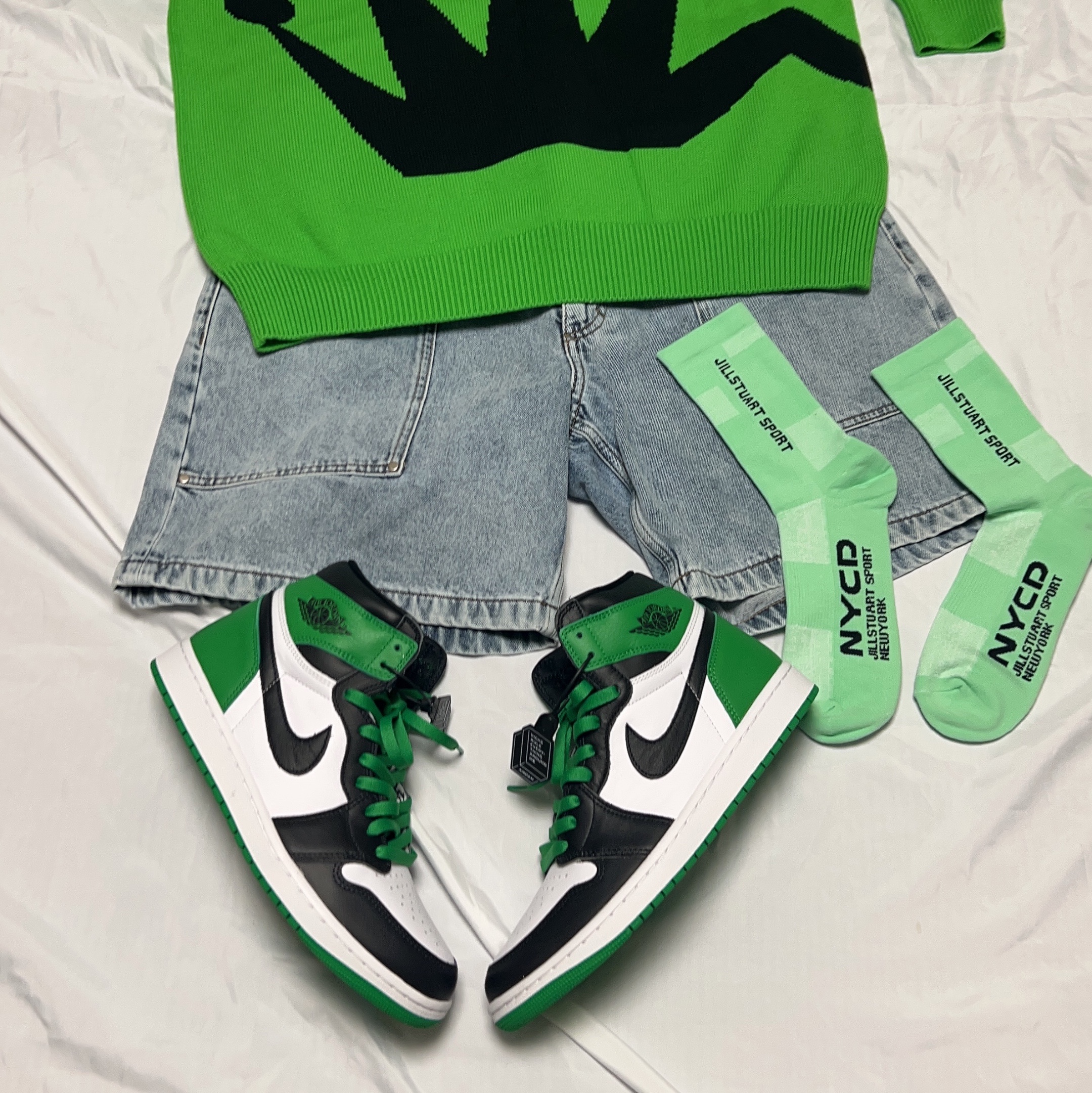 Jordan 1 Retro High OG Black and Lucky Green 착용 스타일 - 2