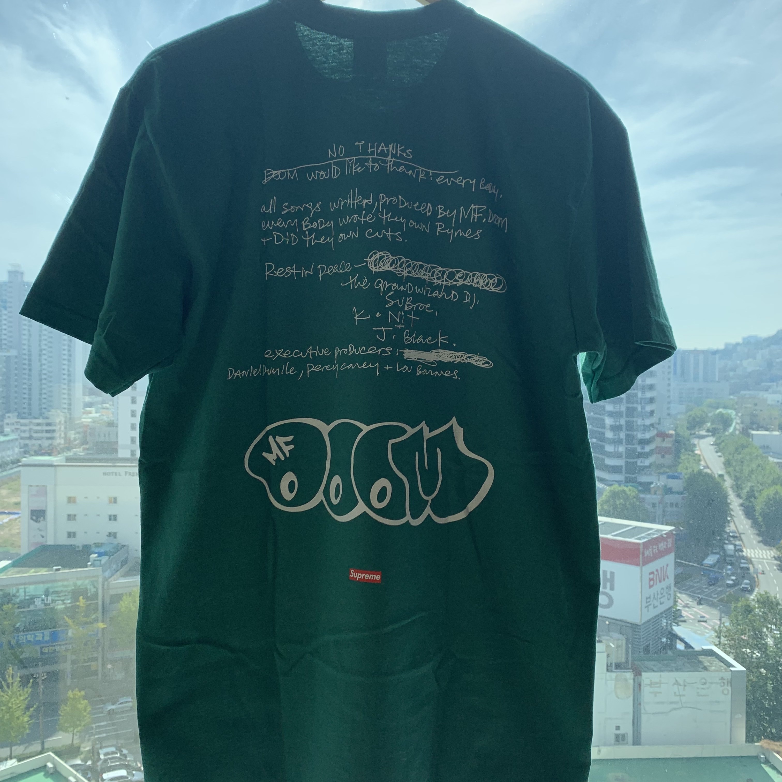 Supreme x MF Doom T-Shirt Light Pine - 23FW 착용 스타일 - 2