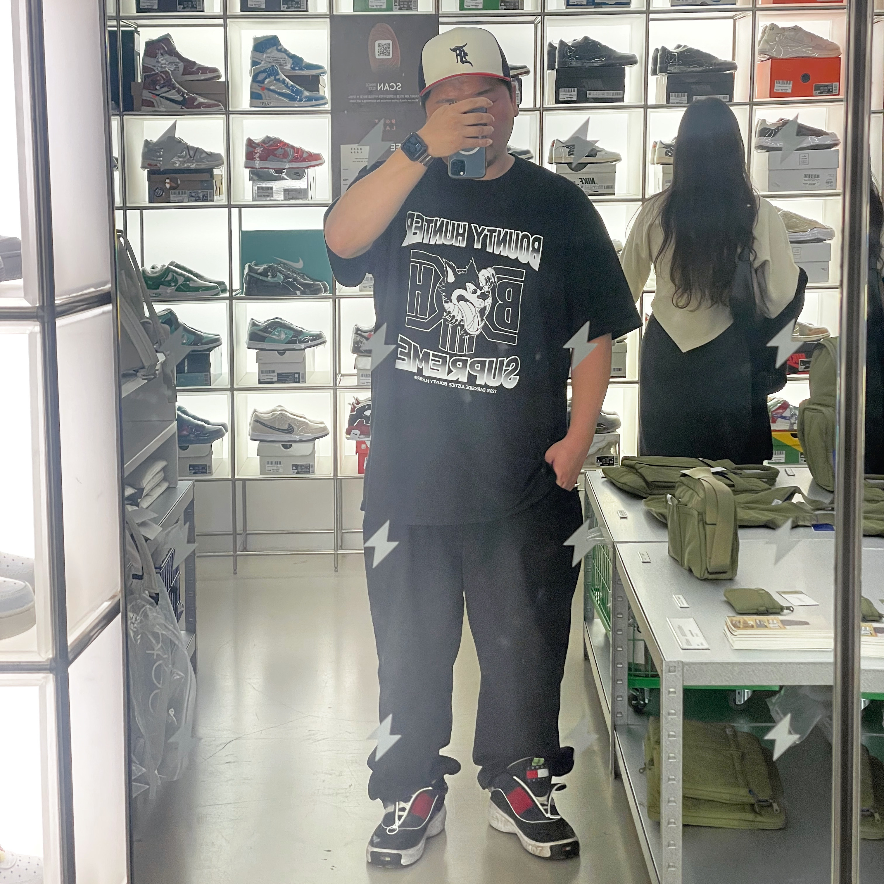 Supreme x Bounty Hunter Wolf T-Shirt Black - 23FW, Essentials x New Era Classic Collection 59FIFTY Fitted Cap Chicago White Sox 착용 스타일