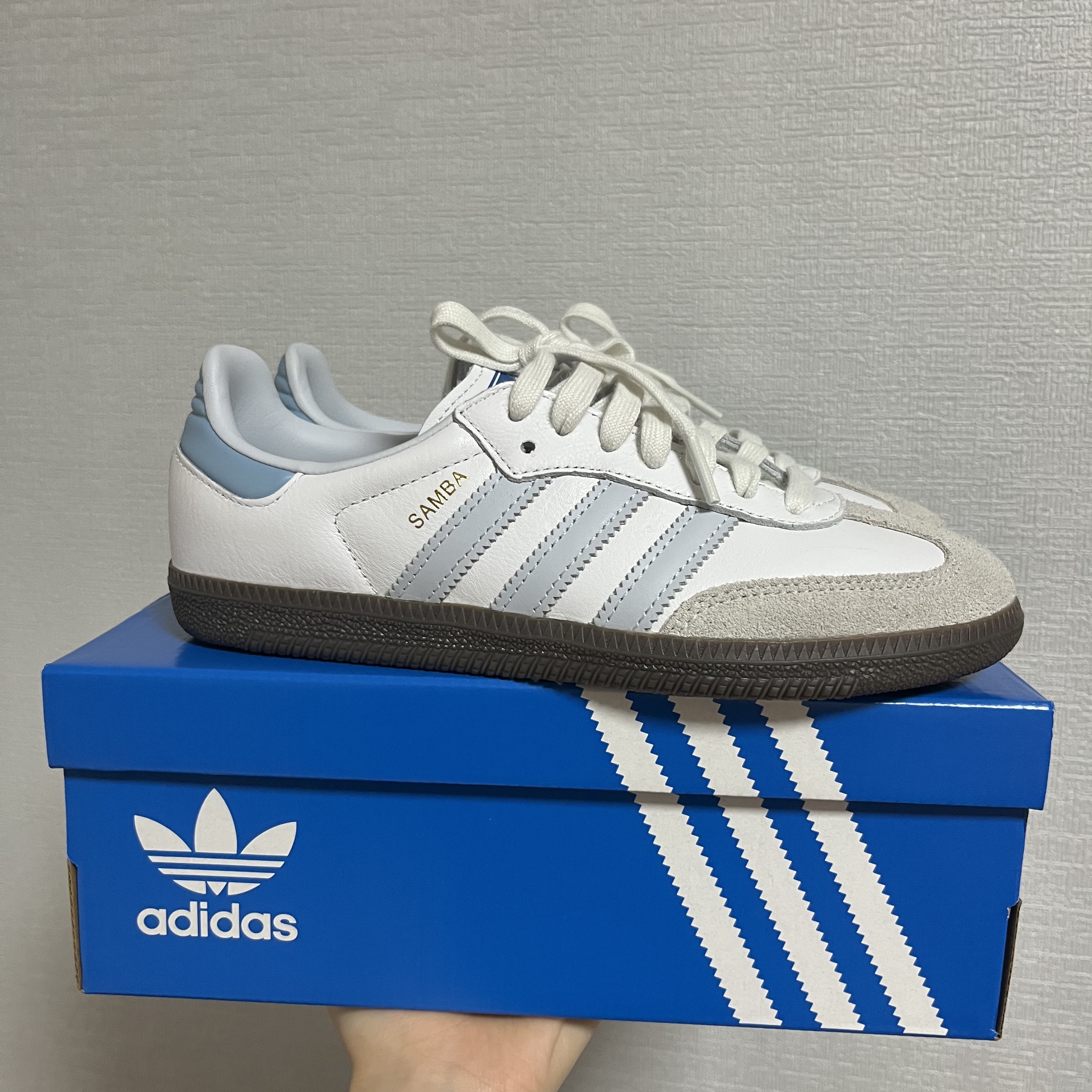 Adidas Samba OG Core White Halo Blue 착용 스타일