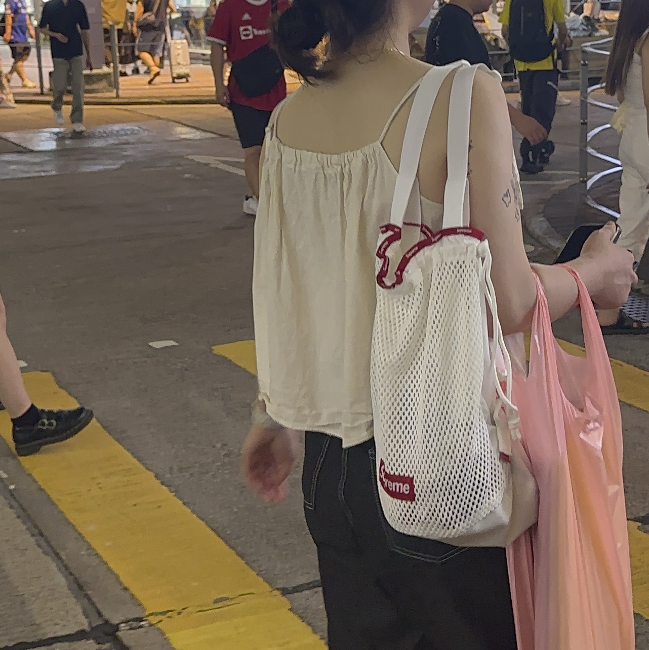 Supreme Mesh Small Backpack White - 23SS 착용 스타일