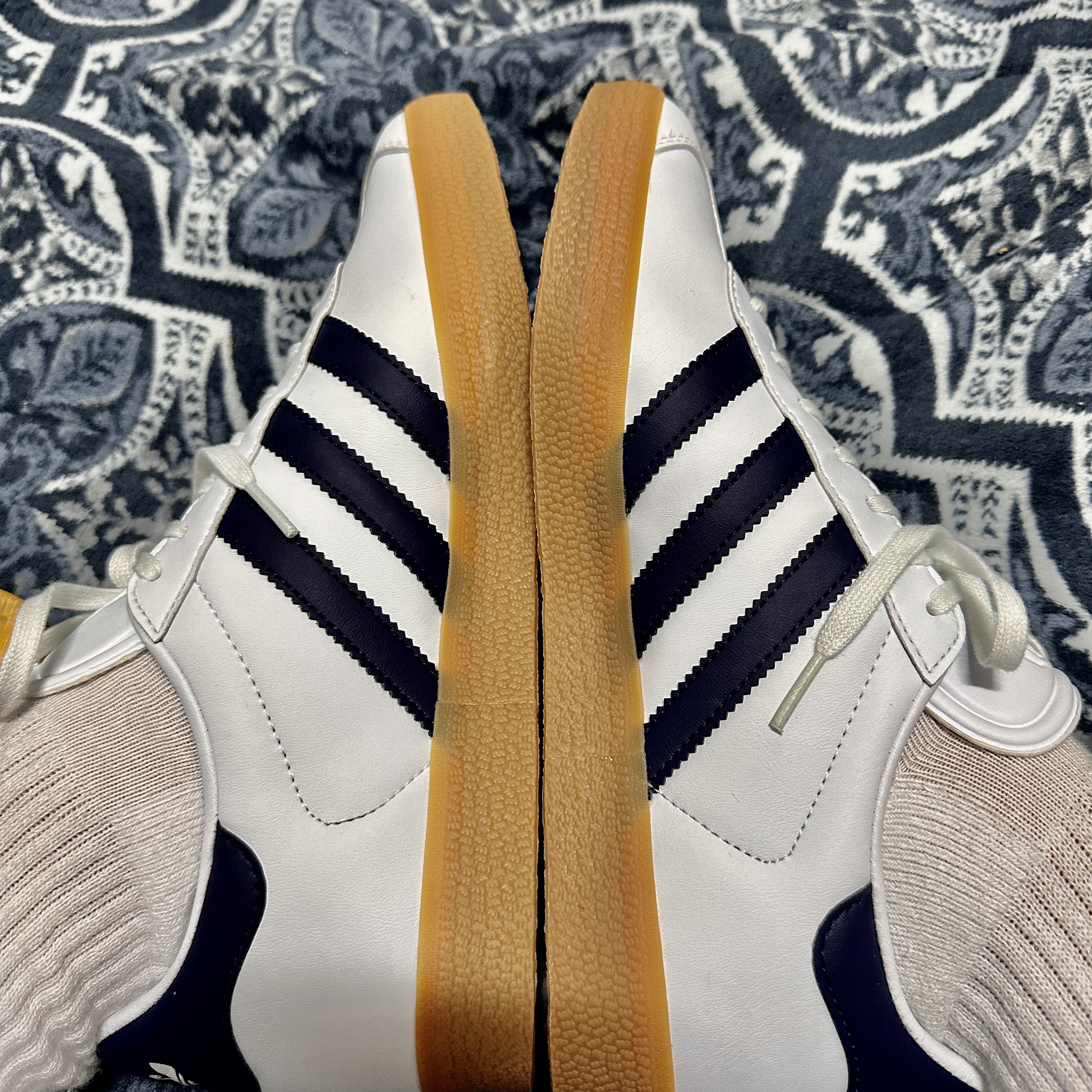 Adidas Gazelle White Collegiate Navy 착용 스타일 - 3