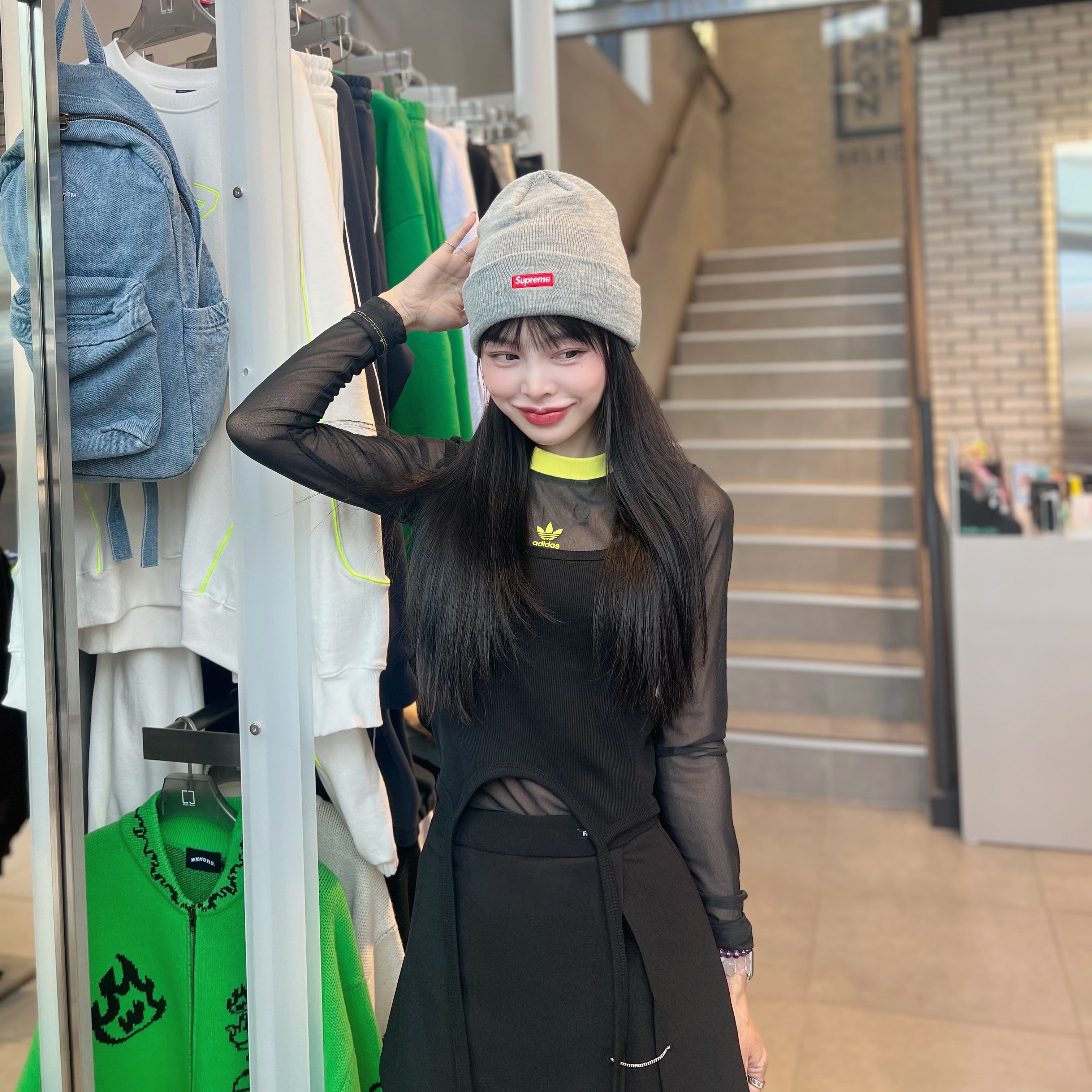 Supreme New Era S Logo Beanie Heather Grey - 23FW 착용 스타일 - 2