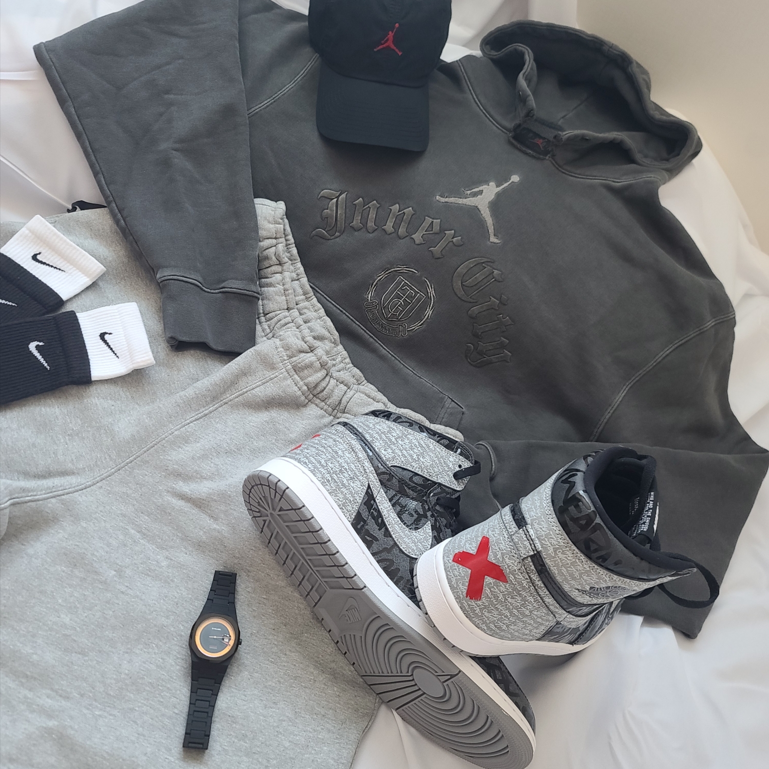 Jordan Jumpman Heritage 86 Washed Cap Black Red, Nike NRG Solo Swoosh Fleece Shorts Dark Grey Heather - Asia μ°©μ© μ€νμΌ - 2