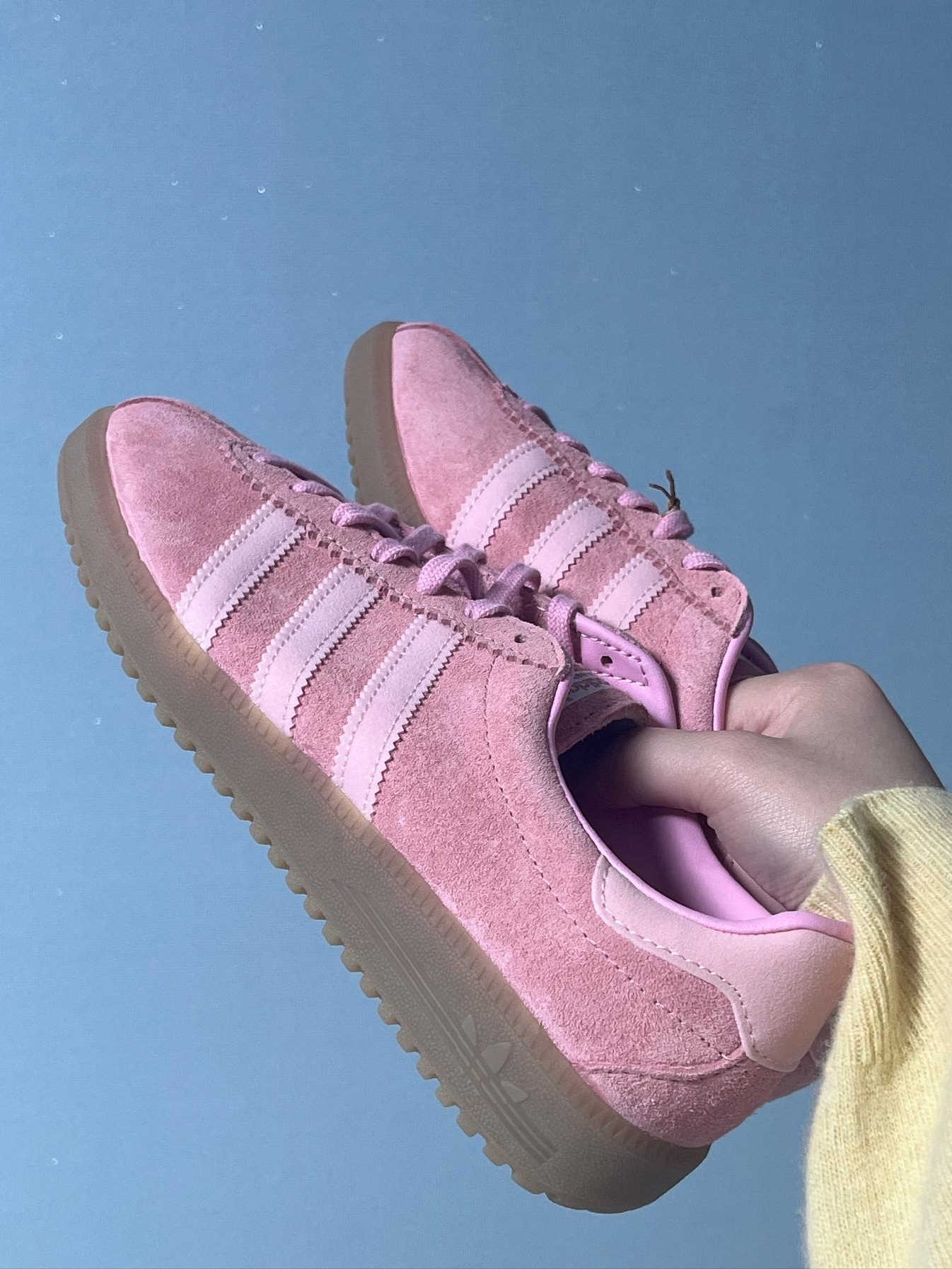 Adidas Bermuda Glow Pink 착용 스타일 - 3