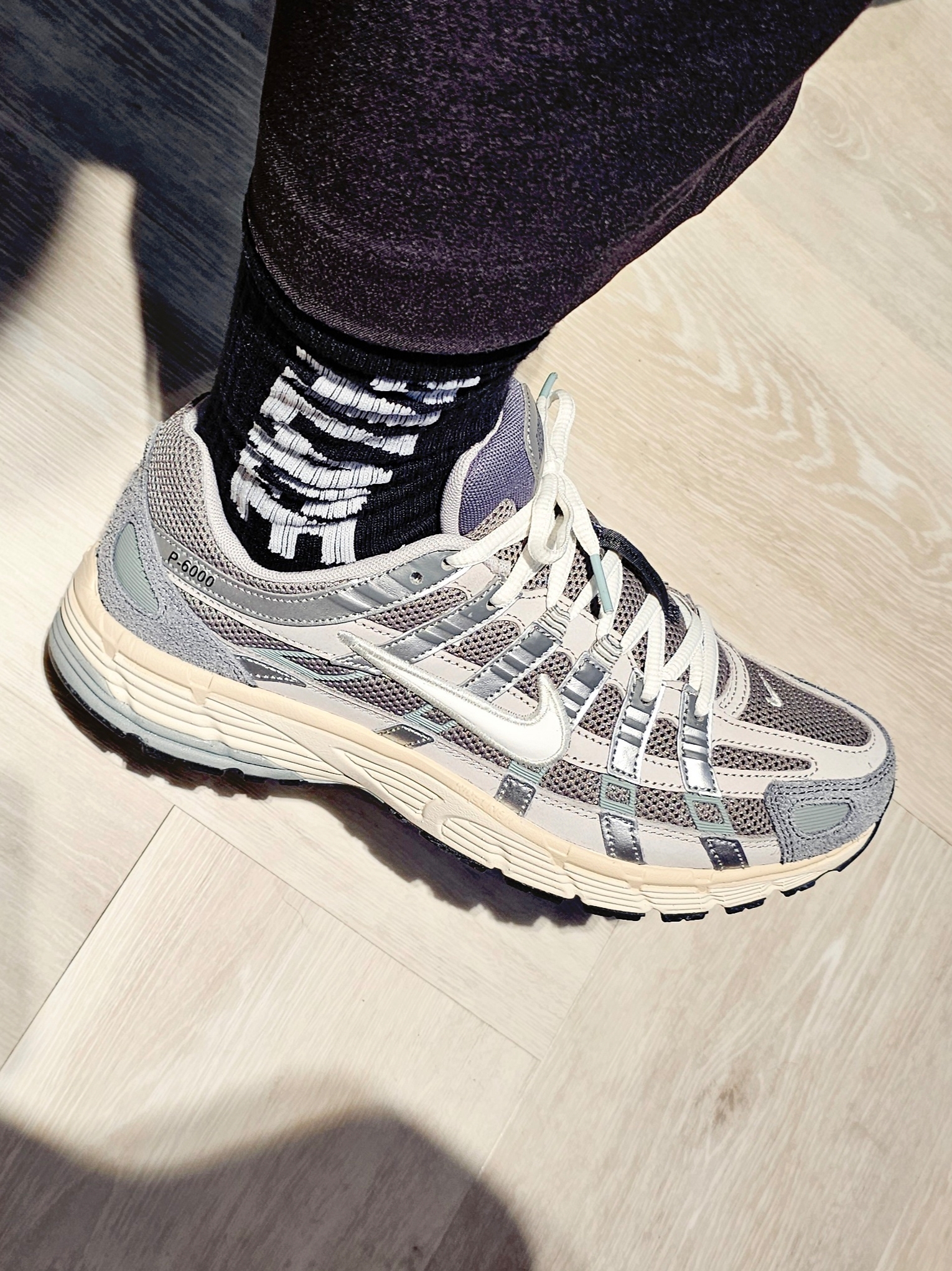 Nike P-6000 Flat Pewter Light Iron Ore 착용 스타일 - 3