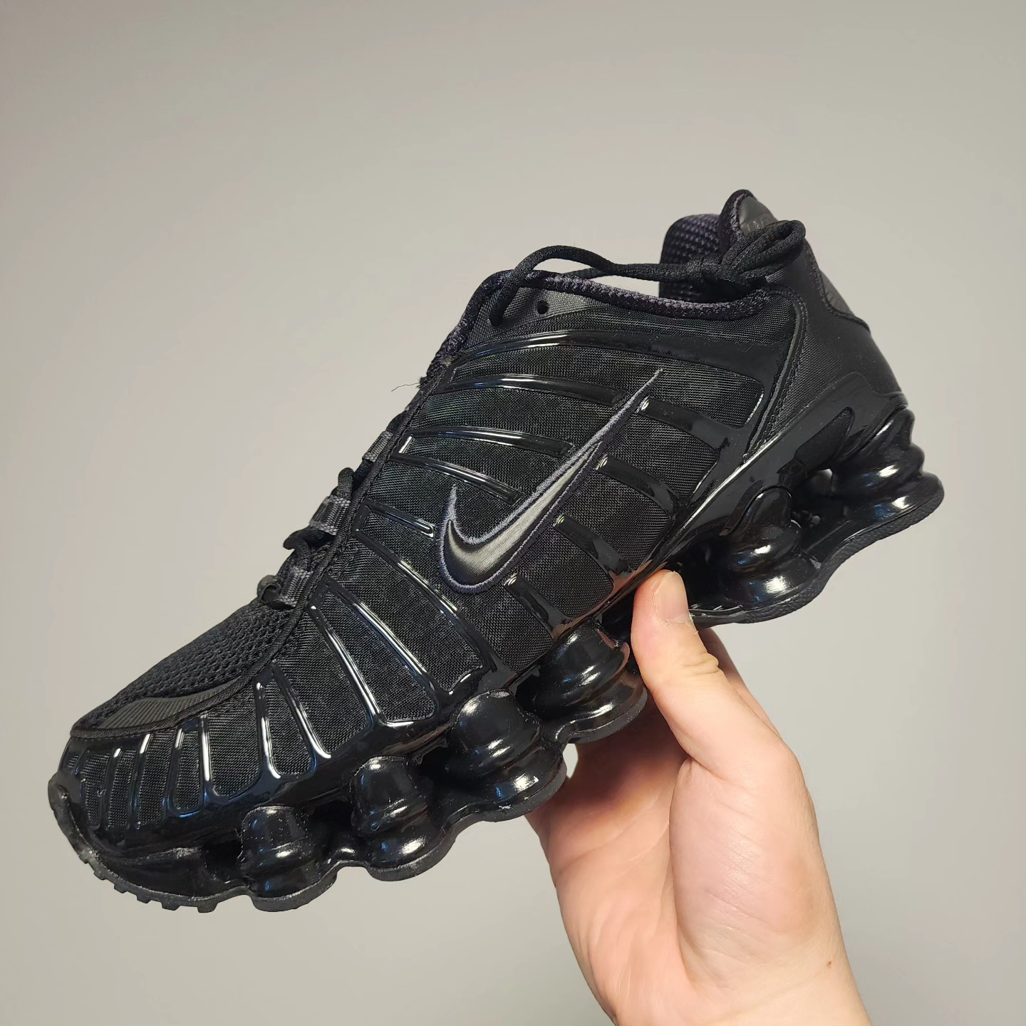 (W) Nike Shox TL Black and Max Orange 착용 스타일 - 1